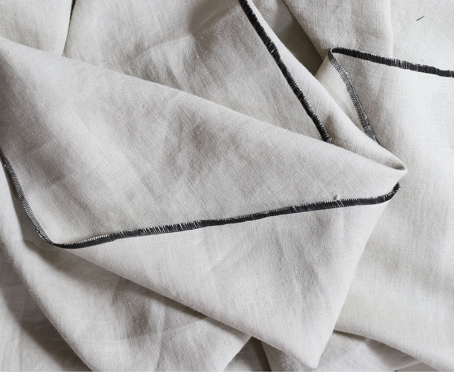 Chalk linen tablecloth and towels