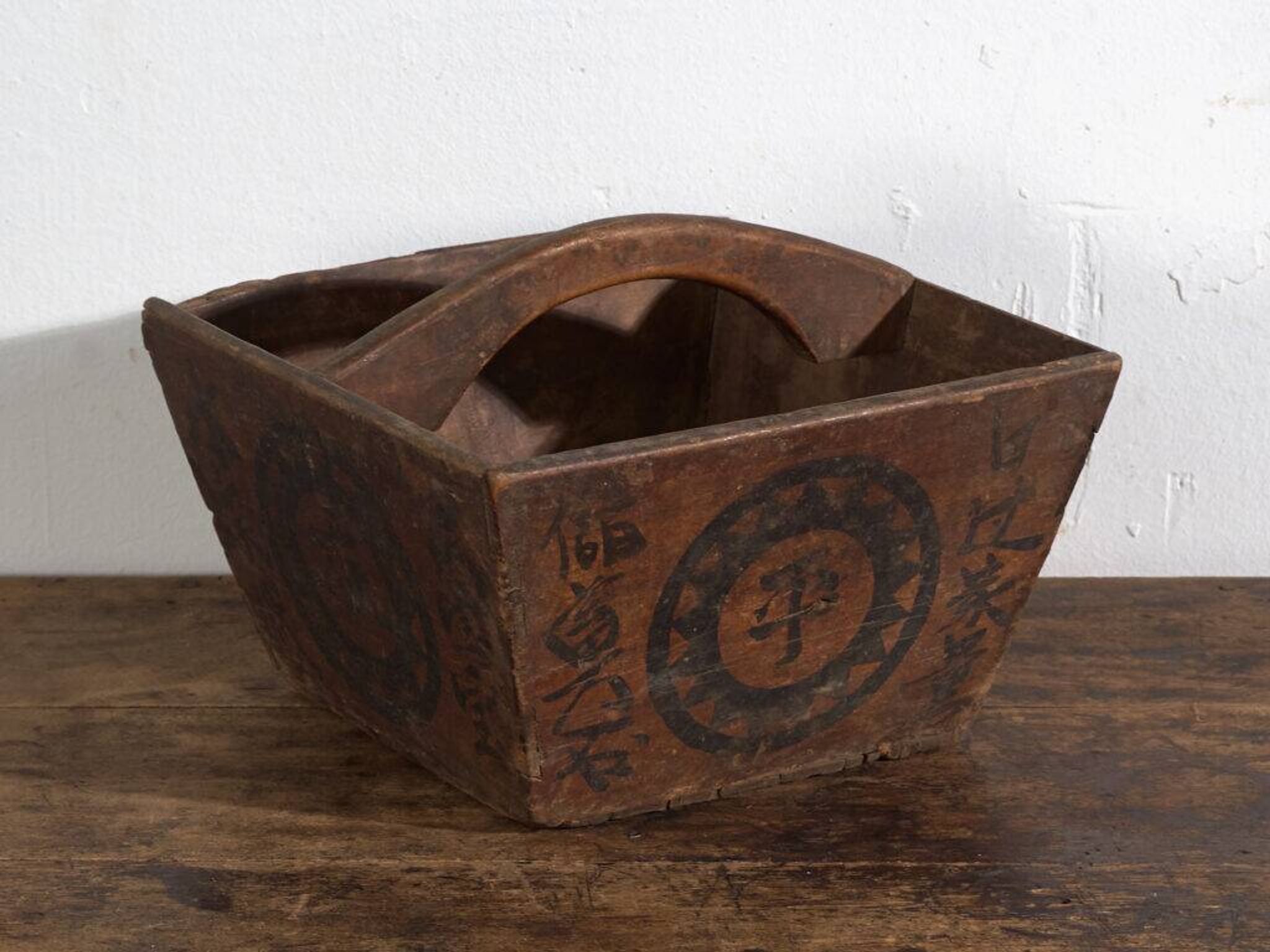 Panier chinois ancien en bois peint – Chine, vers 1900