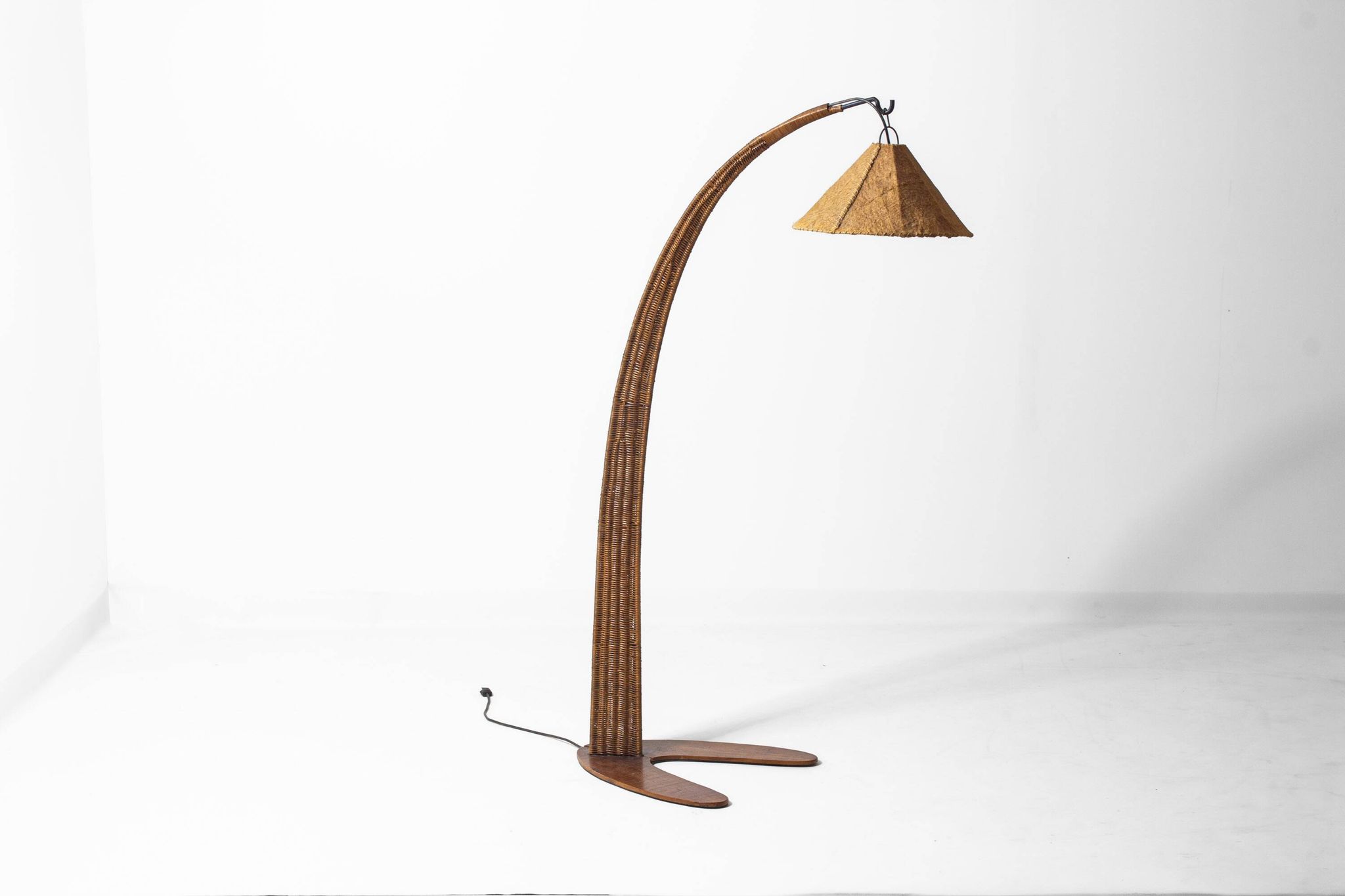 Italian wood arc floor lamp in rattan, 1970s