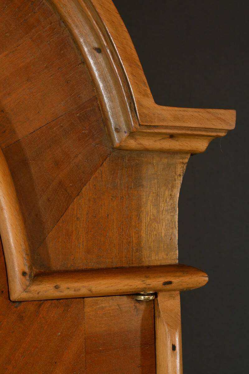 Scriban Showcase in Blond Mahogany, England – 1960