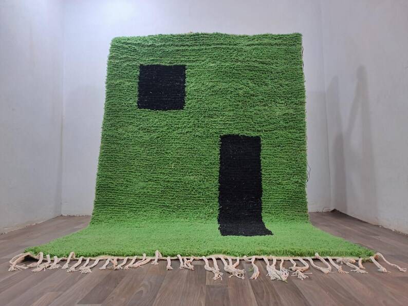 Handwoven natural wool rug, traditional style, size 200 x 300 cm