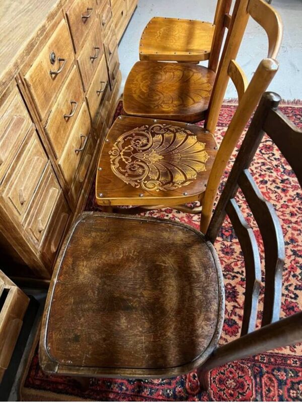 4 anciennes chaises de bistrot