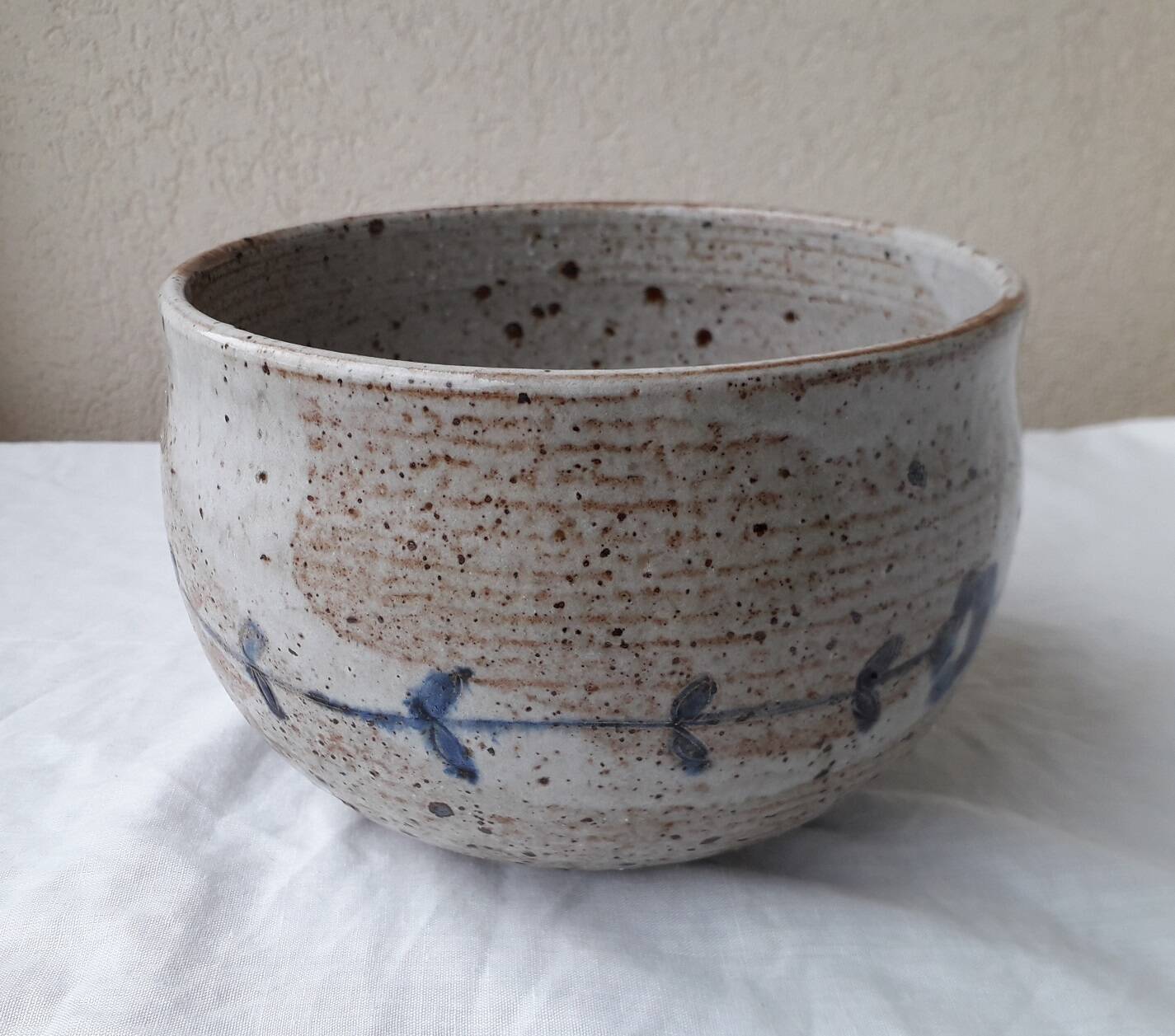 Stoneware salad bowl