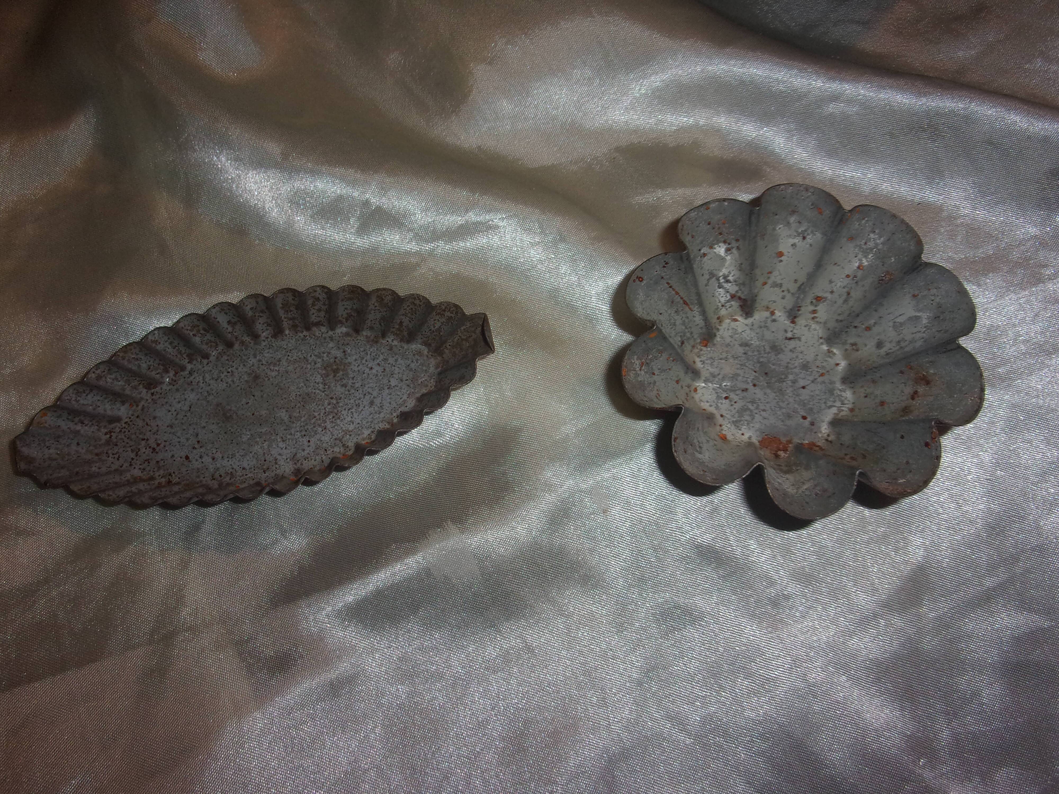 Box of old small molds