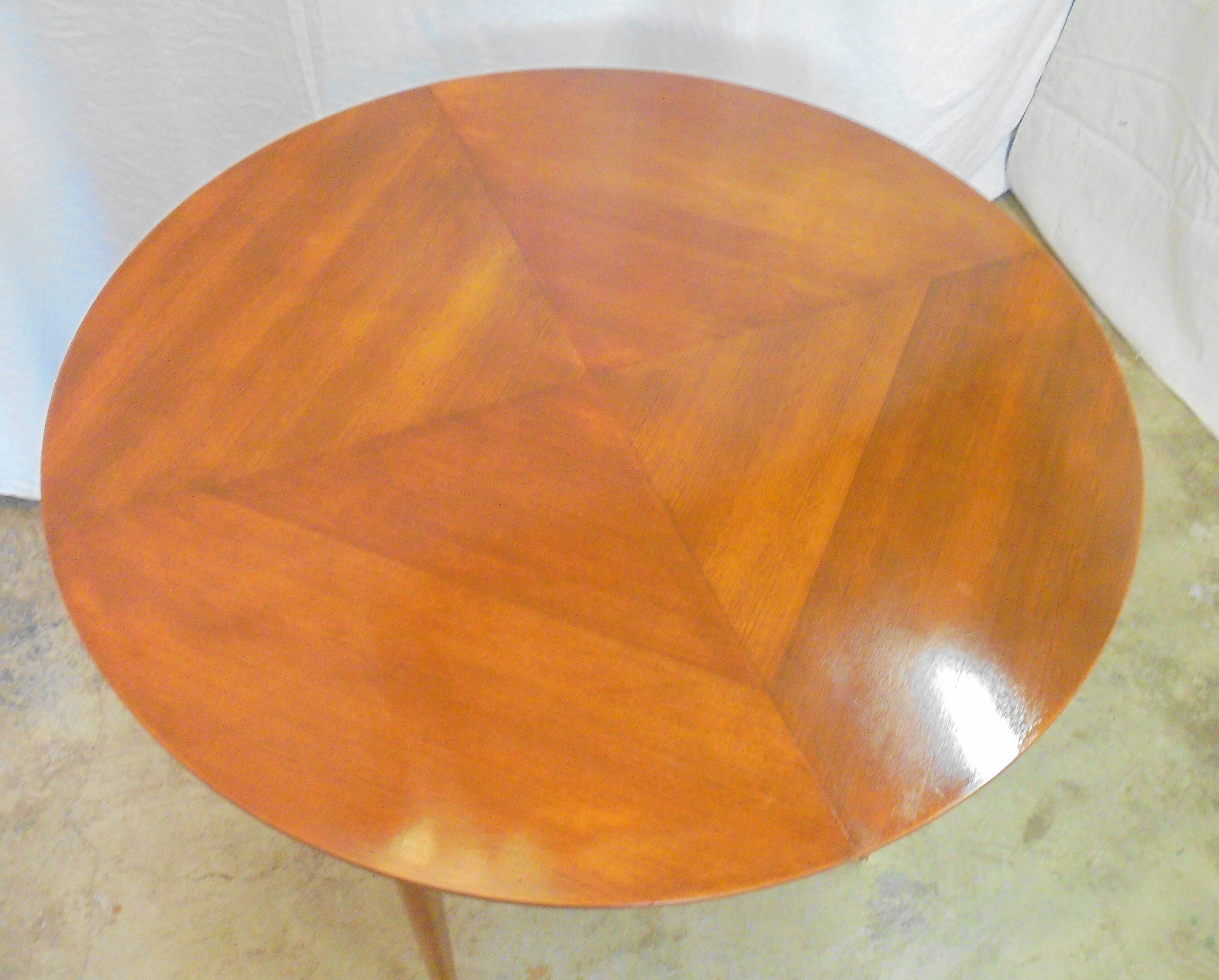 Mahogany round table with 4 extensions from the 1950s