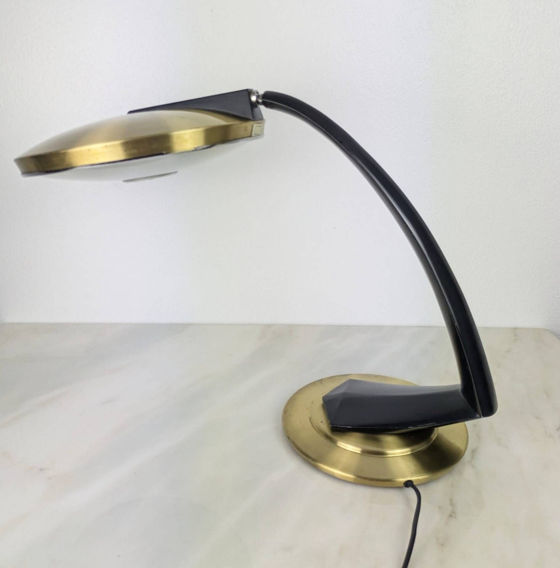 Fase boomerang 2000 table lamp designed by Luis Perez de la Oliva