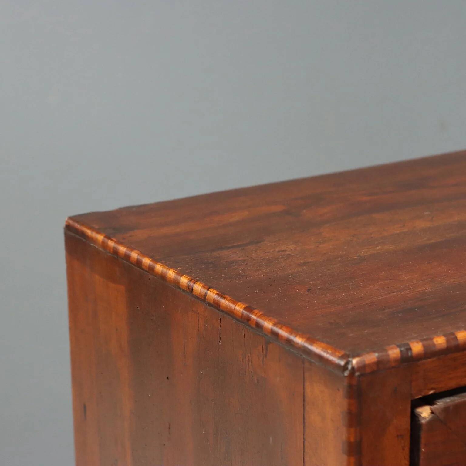 Pair of walnut bedside tables in Barocchetto style