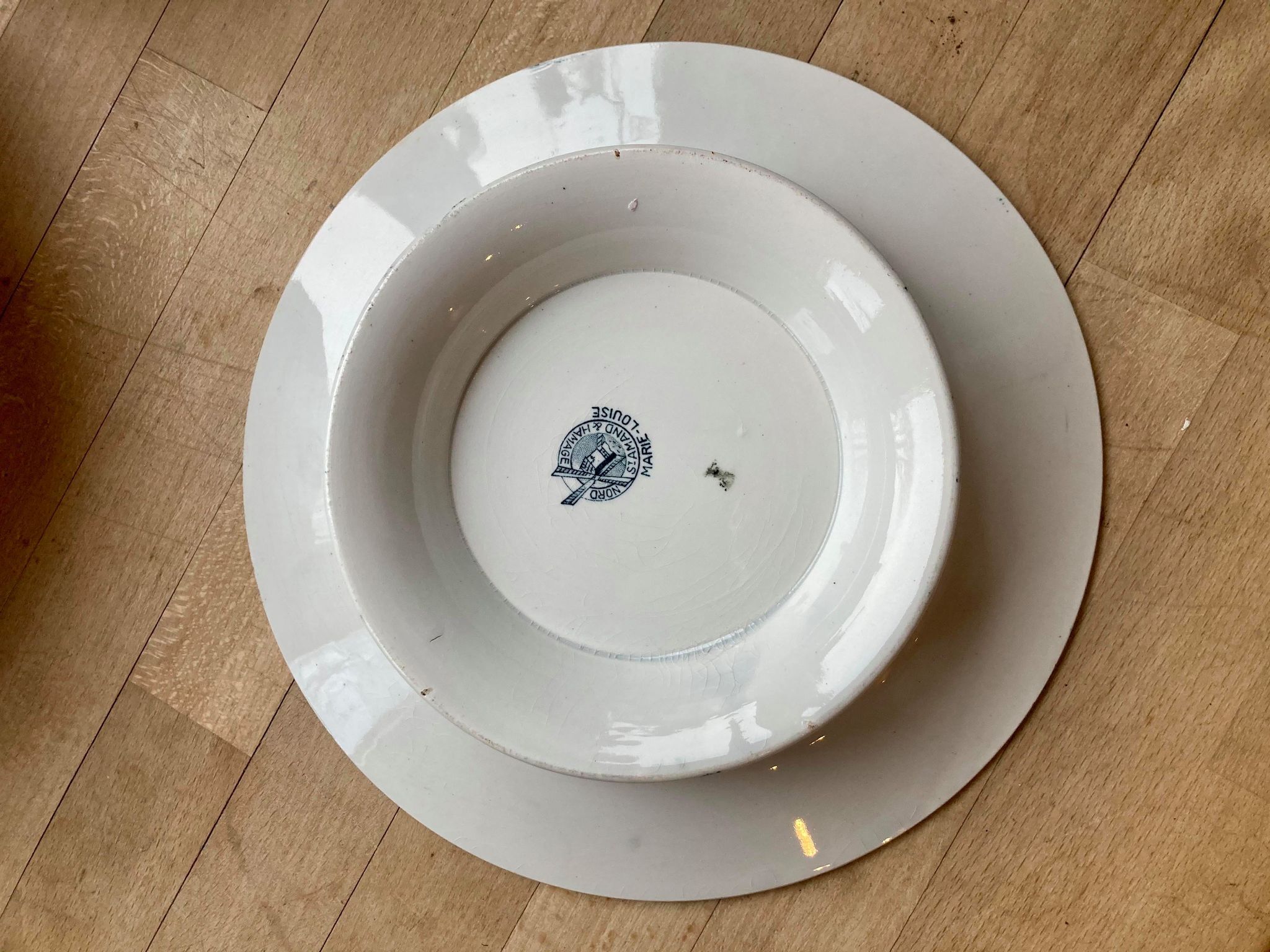 St. Amand Iron Earth pedestal dish - Marie-Louise model hamage