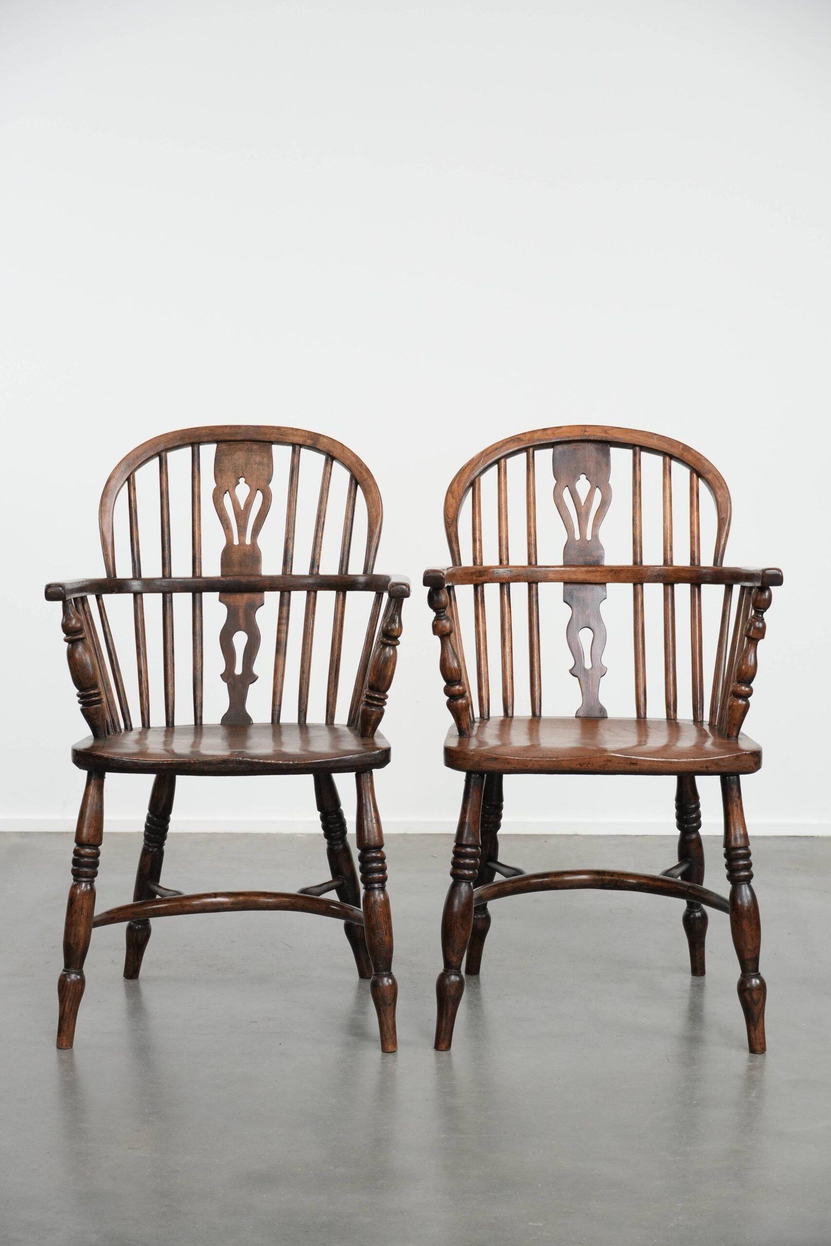 Ensemble de 6 magnifiques chaises Windsor anglaises anciennes avec une belle patine.