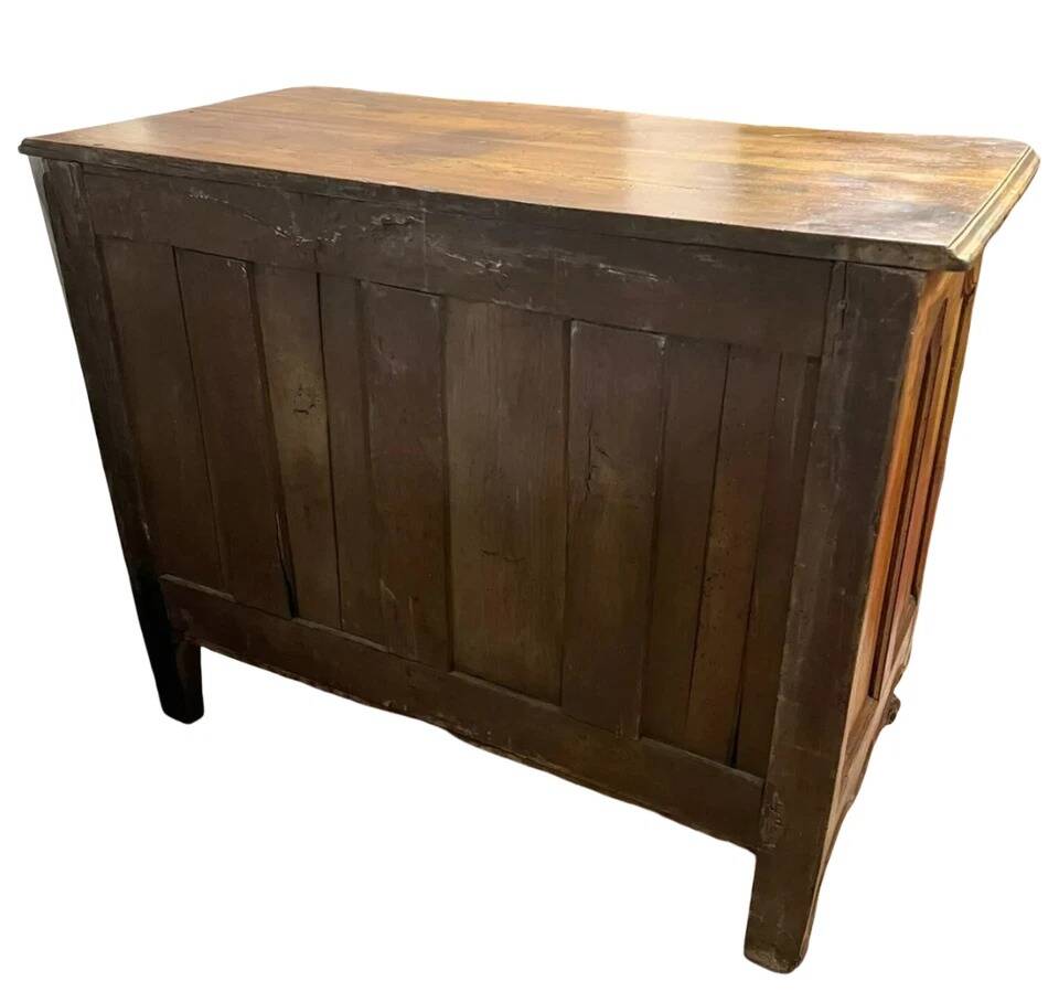 Curved Lyonnaise chest of drawers, Louis XV period, in solid walnut, circa 1750