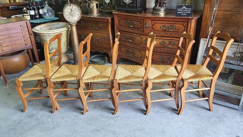 SET OF 6 DINING ROOM OR KITCHEN CHAIRS IN RESTAURANT STYLE IN WALNUT