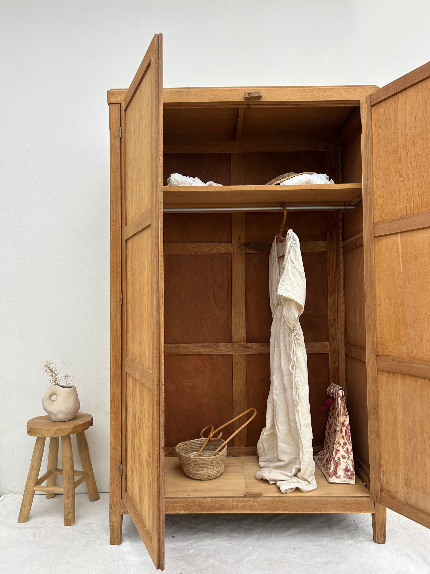 Armoire parisienne rénovée 