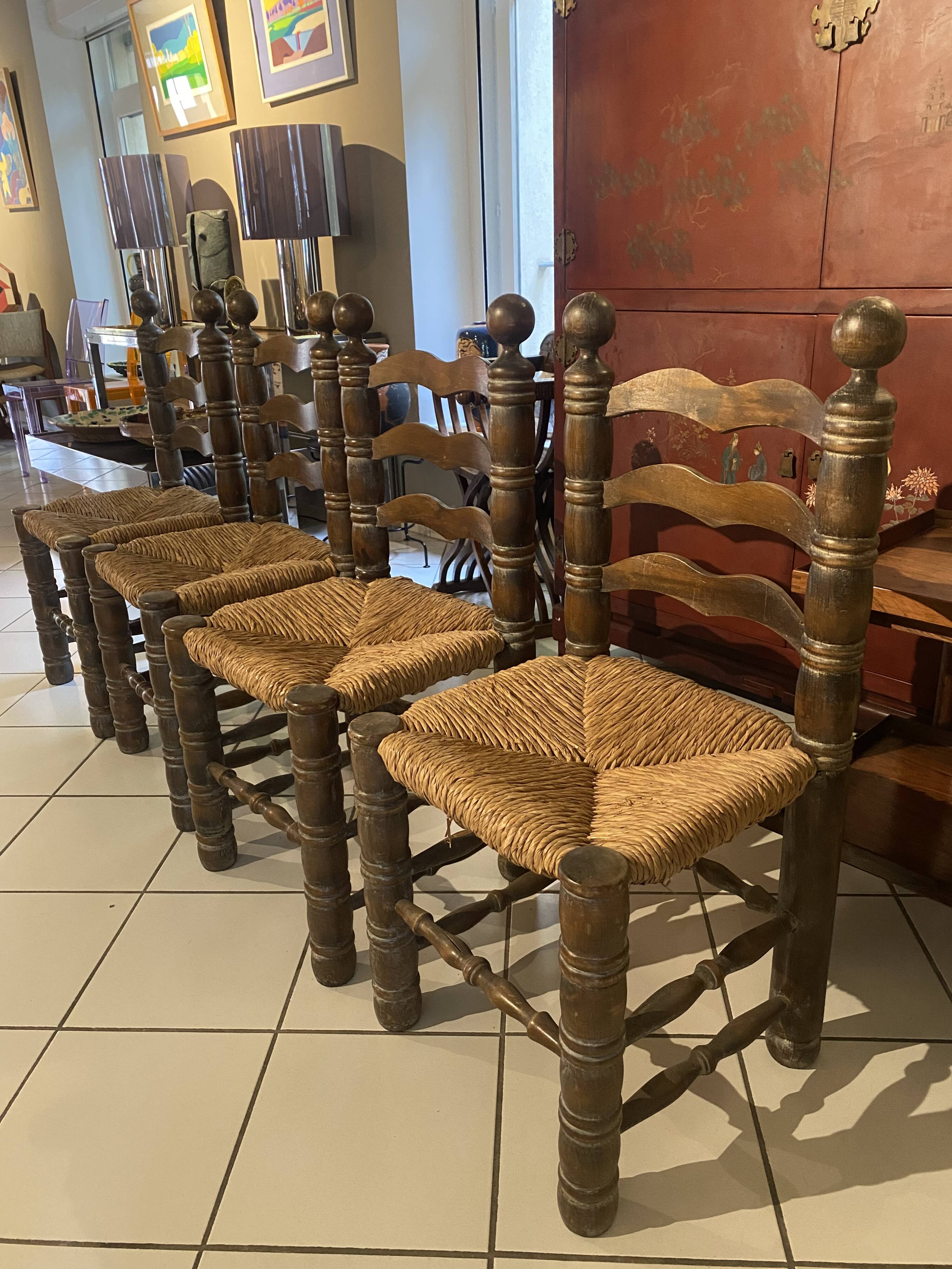 Set of 4 wooden chairs