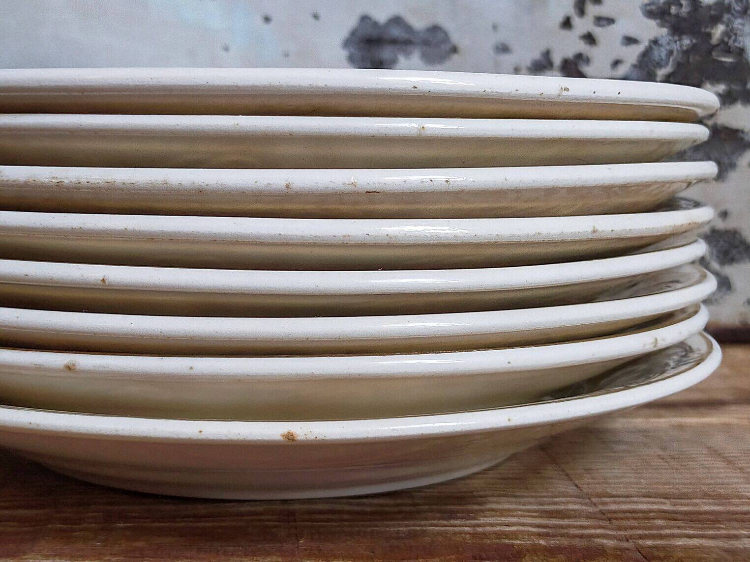 Eight Villeroy & Boch dessert plates with gold decor