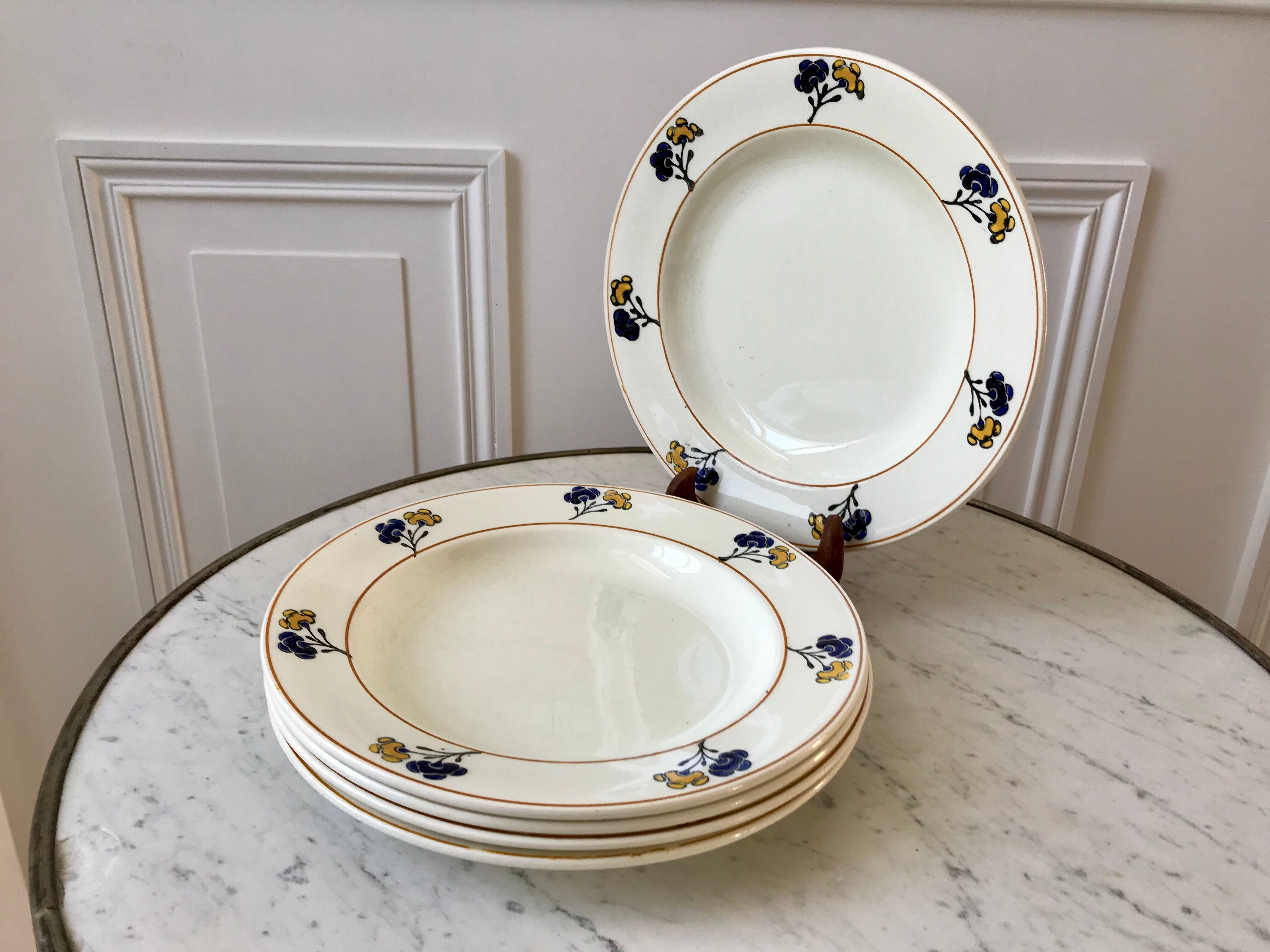 Set of 5 hollow plates Iron Earth model "Romeo" early XXth