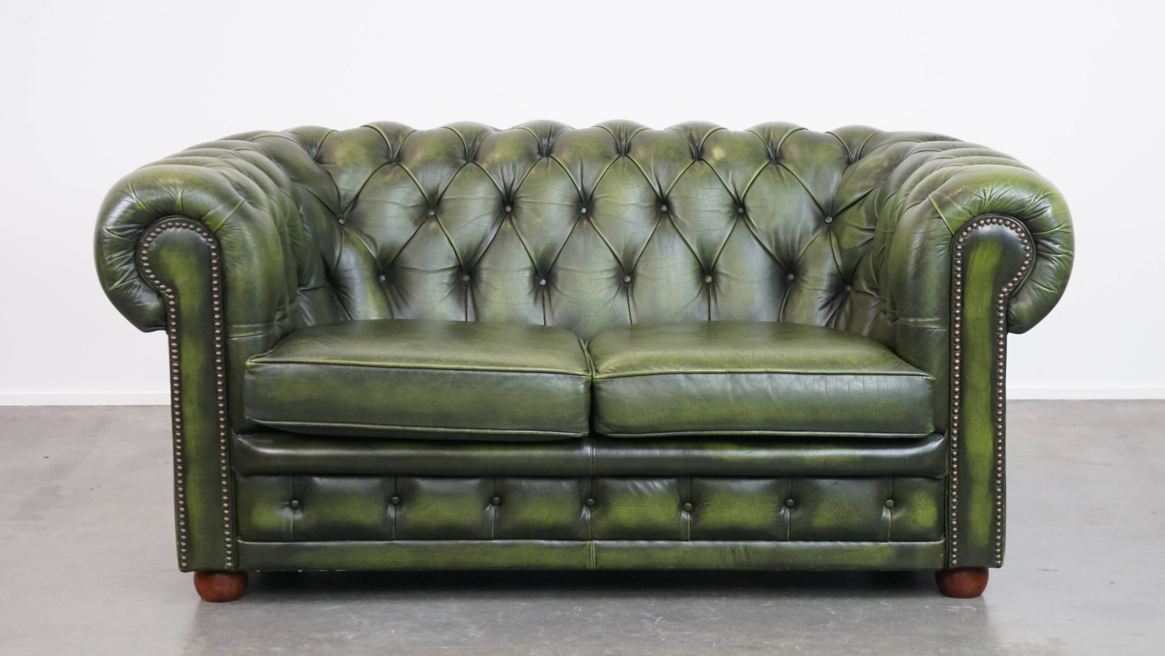 English Chesterfield 2-seater sofa in green cowhide leather