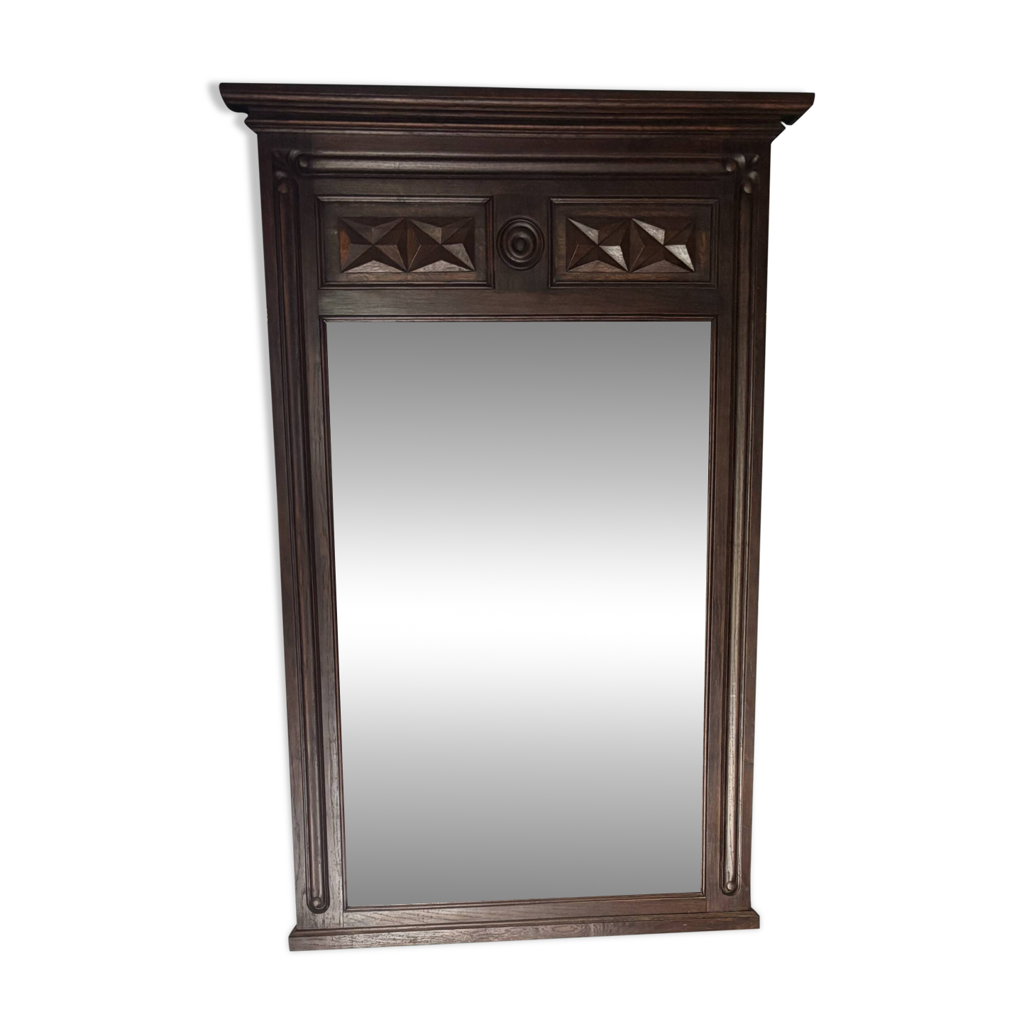 Miroir mural vintage encadré en chêne. Idéal pour les décorateurs.