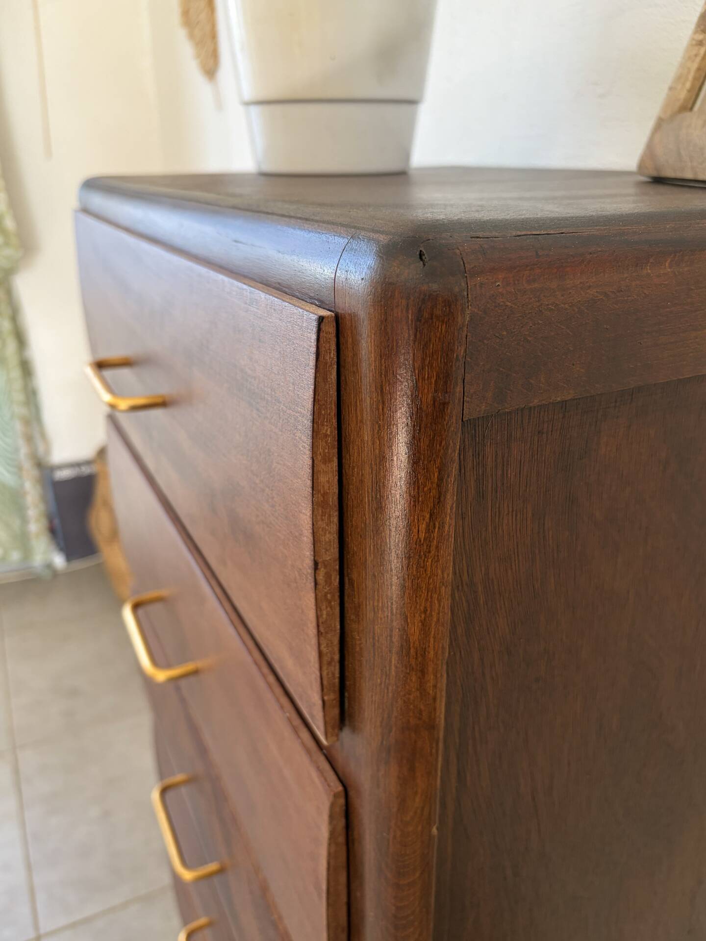 Vintage chest of drawers/commode from the 1960s.