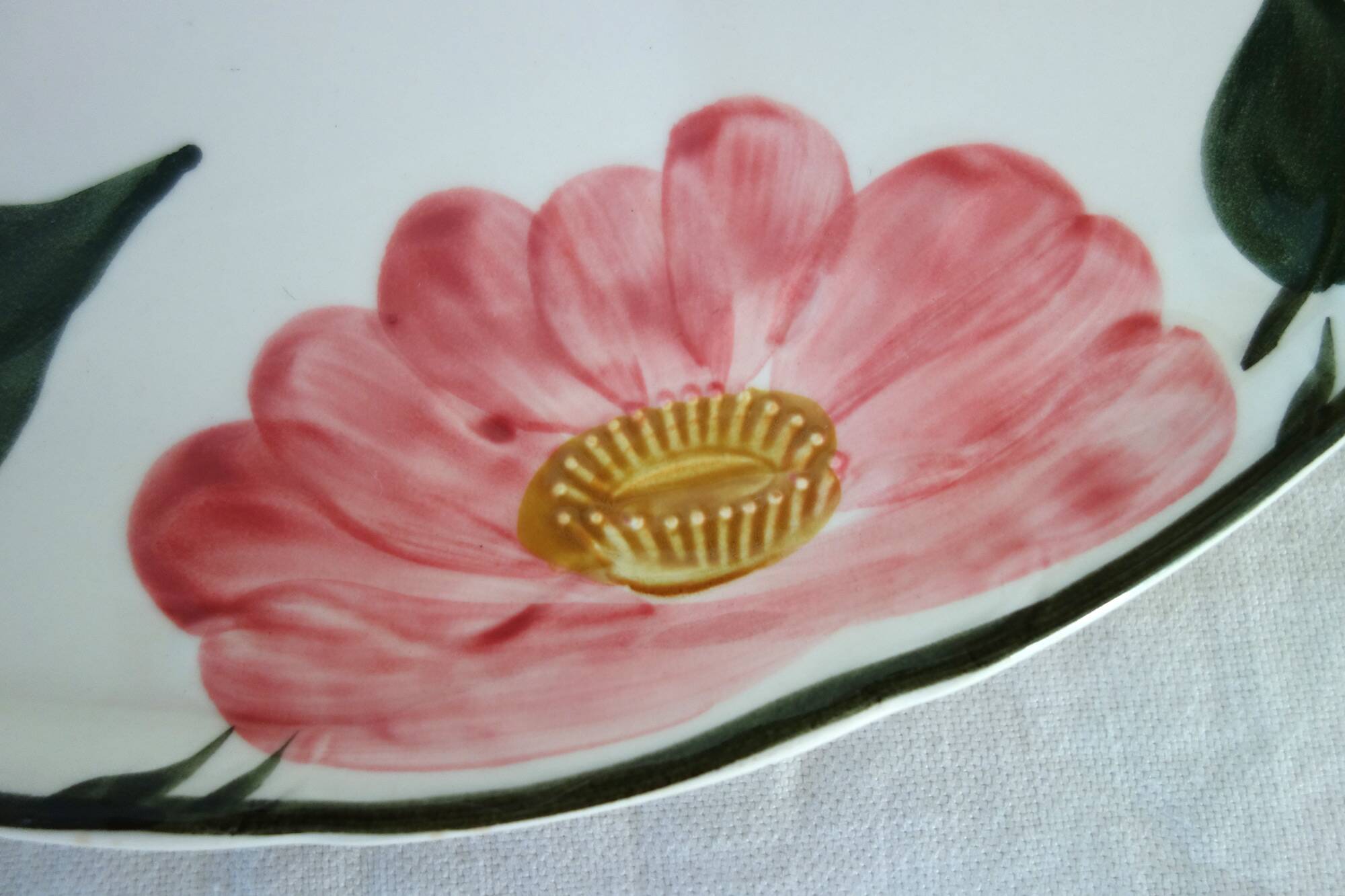 2 round plates Villeroy & Boch "Wild Rose", 1970