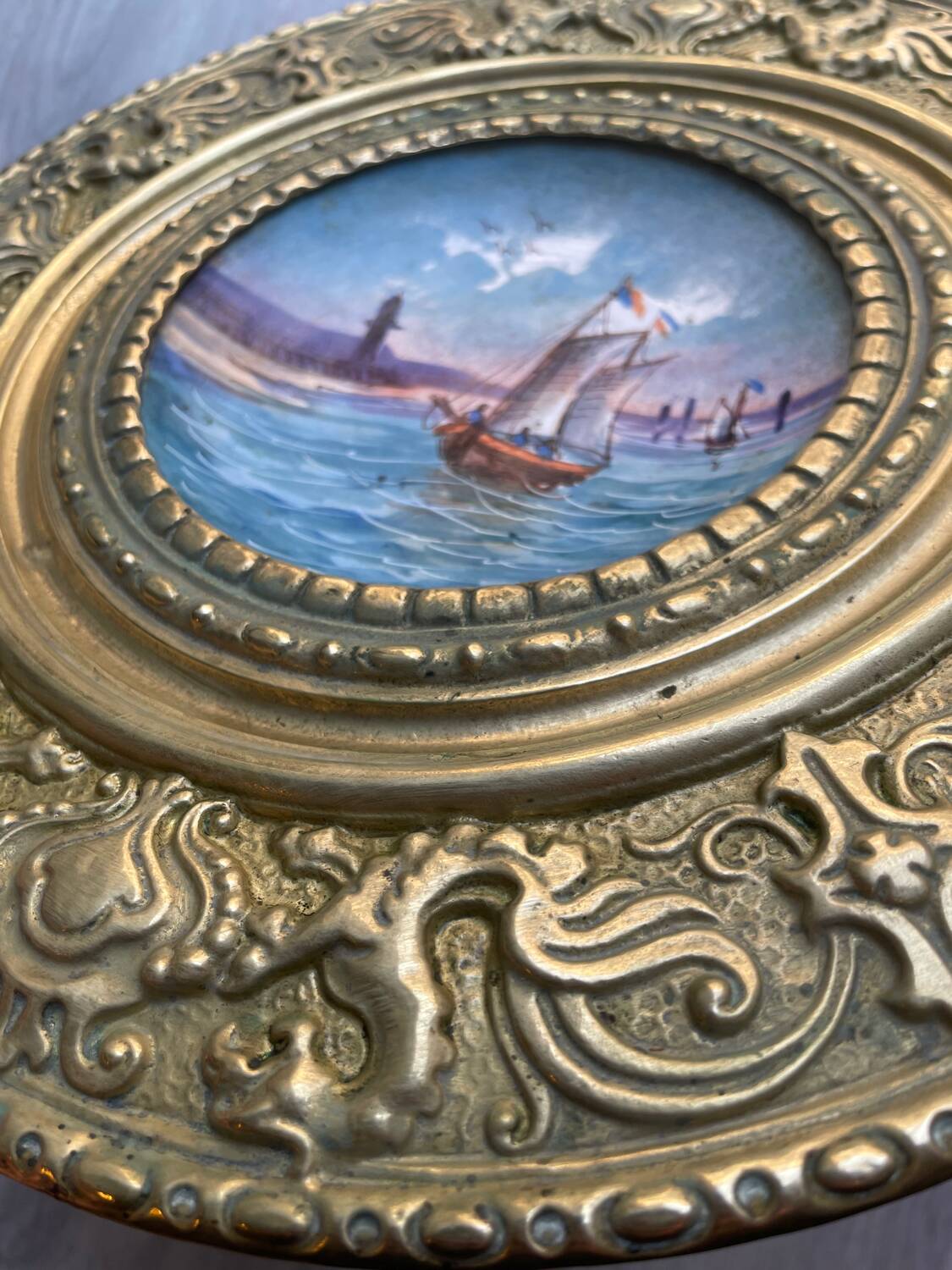 Sarreguemines Digoin plate with a rim