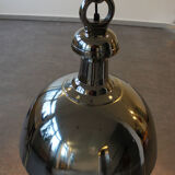 Suspension en nickel, style industriel.