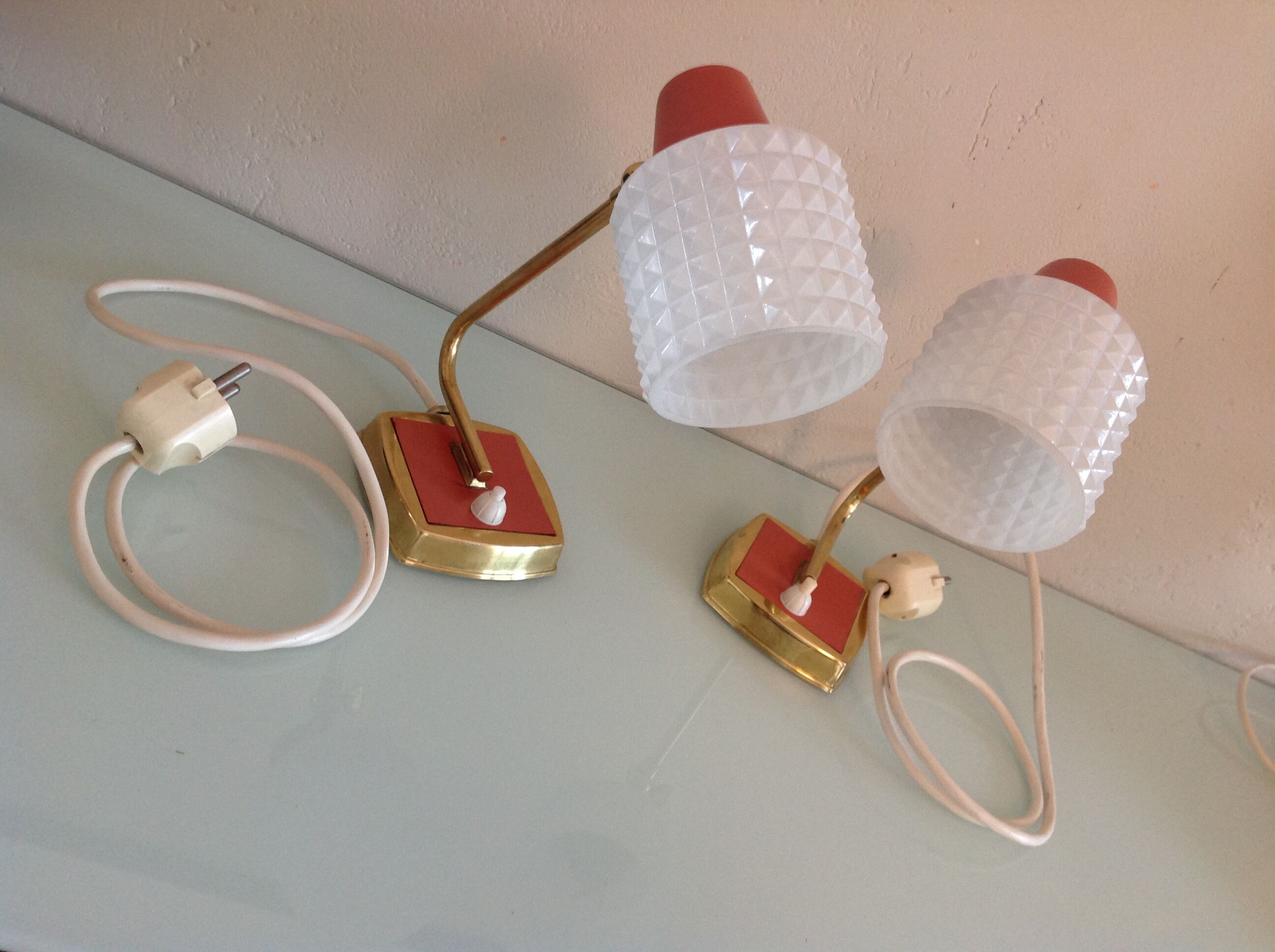 Pair of bedside lamps in structured white opaline and brass, vintage 60