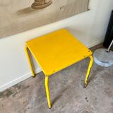 Yellow metal table ☐ 60 x 60 cm