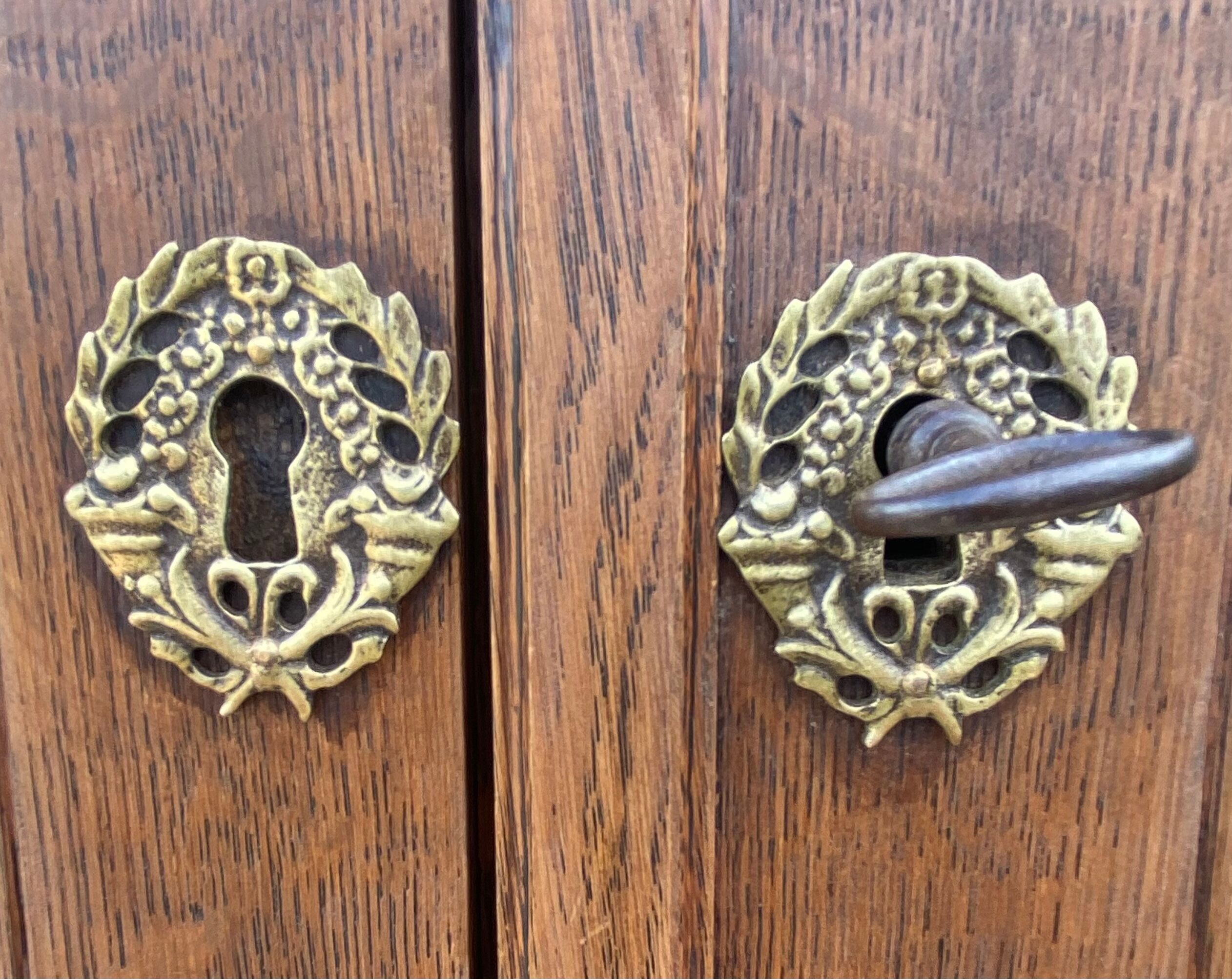 Furniture bahut three old body