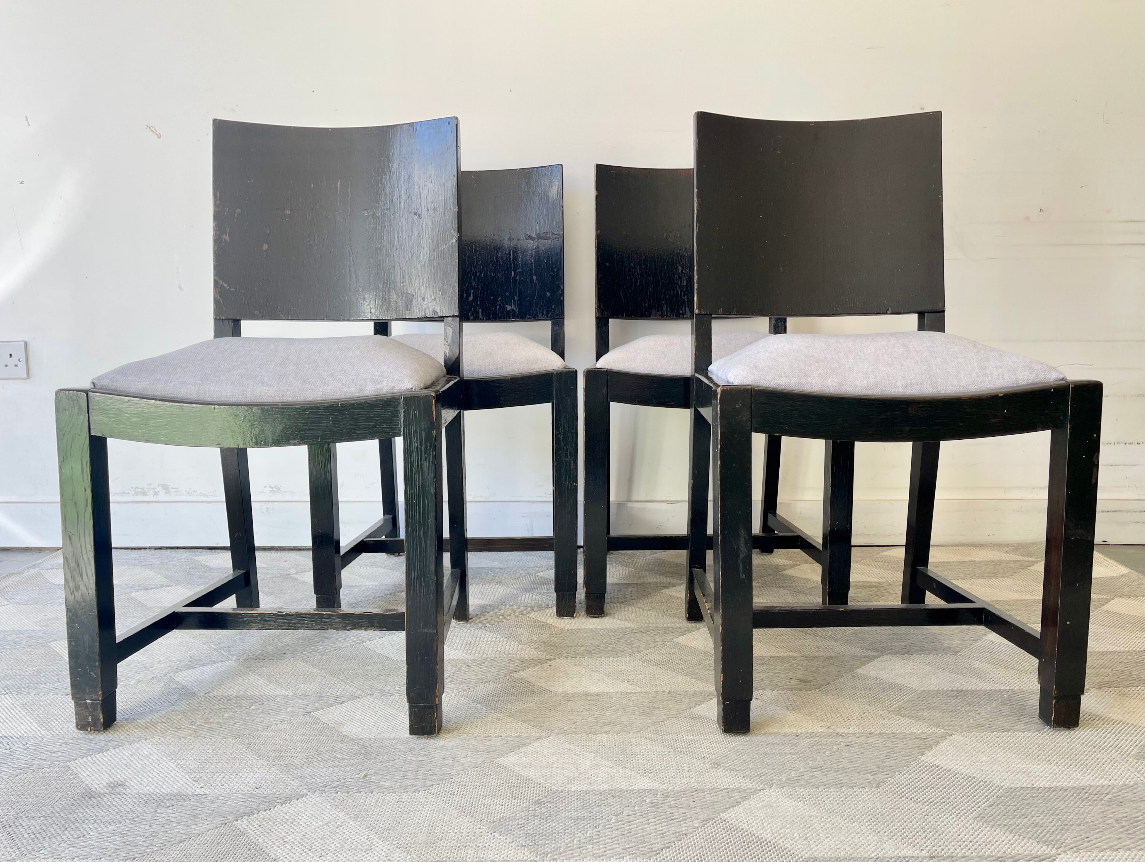 Set de 4 chaises de salle à manger Art Déco en noir