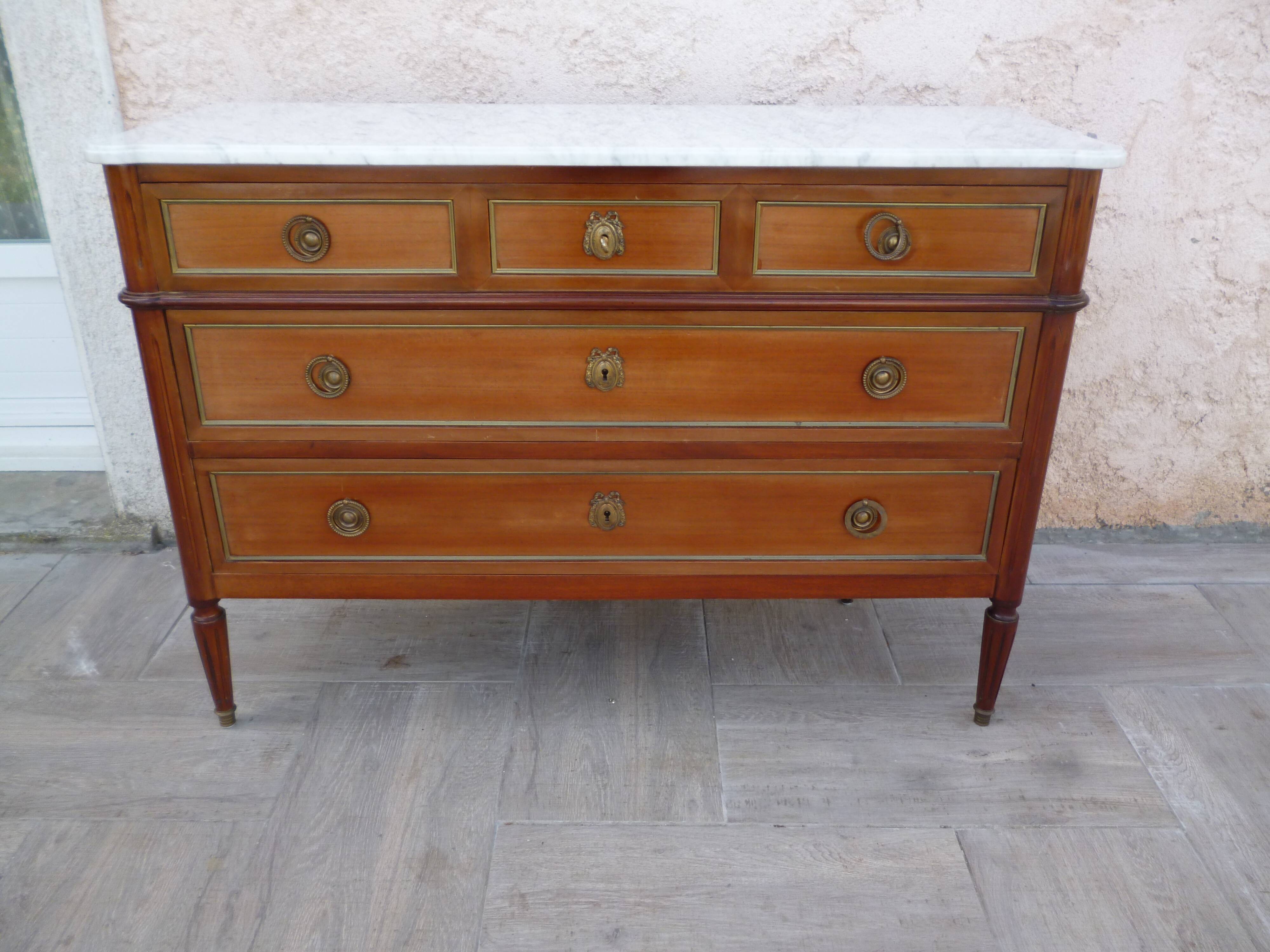 Dresser style Louis XVI
