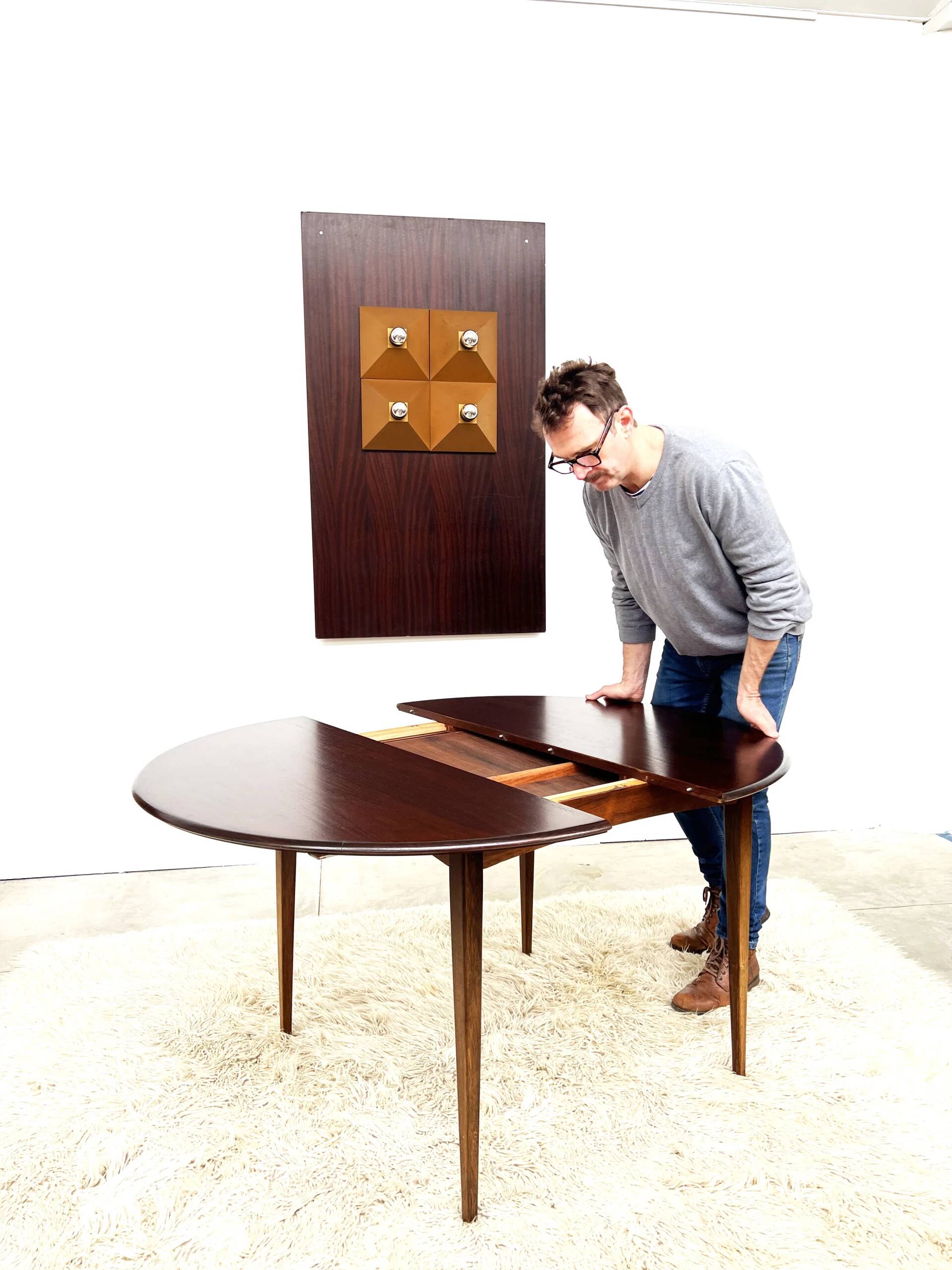 Danish round dining table in rosewood – 1950s design with butterfly extension.