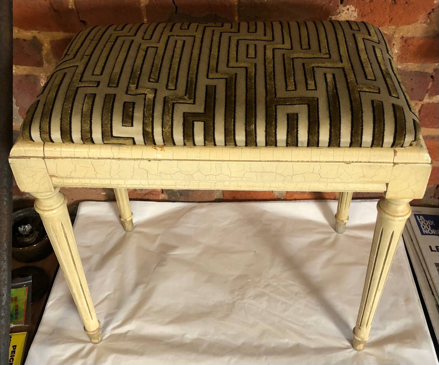 Piano stool