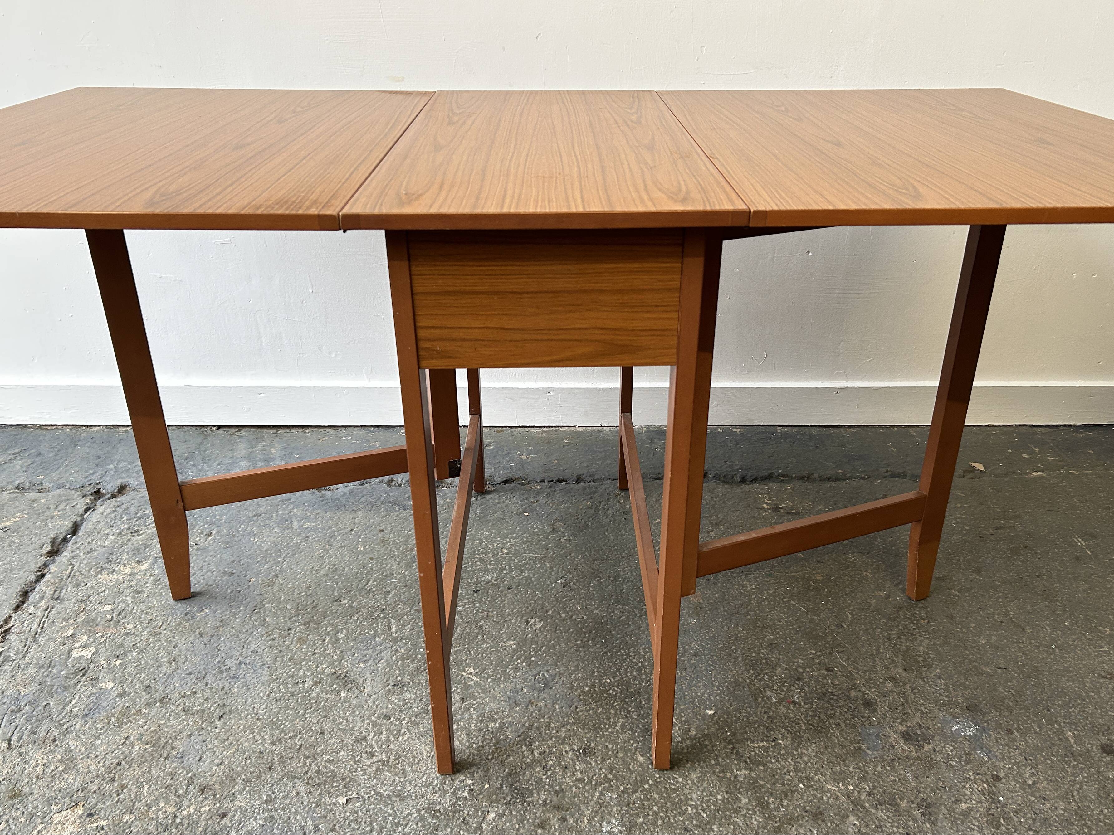 Table à manger extensible Mid-Century Modern des années 1960 par Schrieber Furniture
