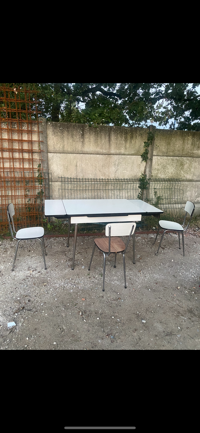 Formica table and chairs