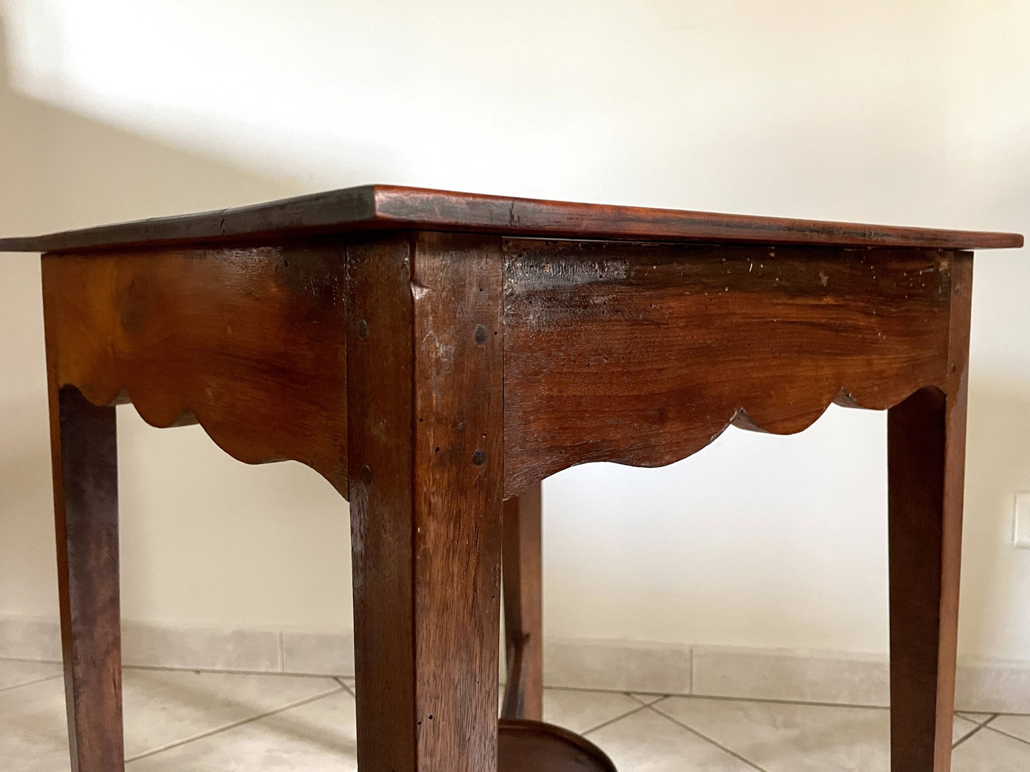 Table d'appoint carré en acajou 1970