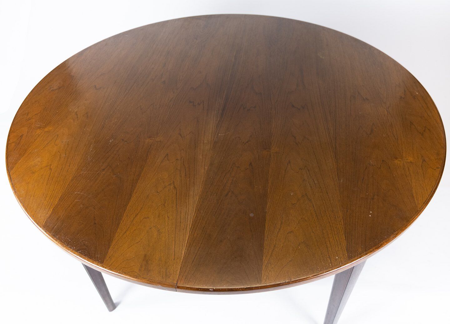 Table à manger en bois de rose conçue par Omann Junior à partir des années 1960.