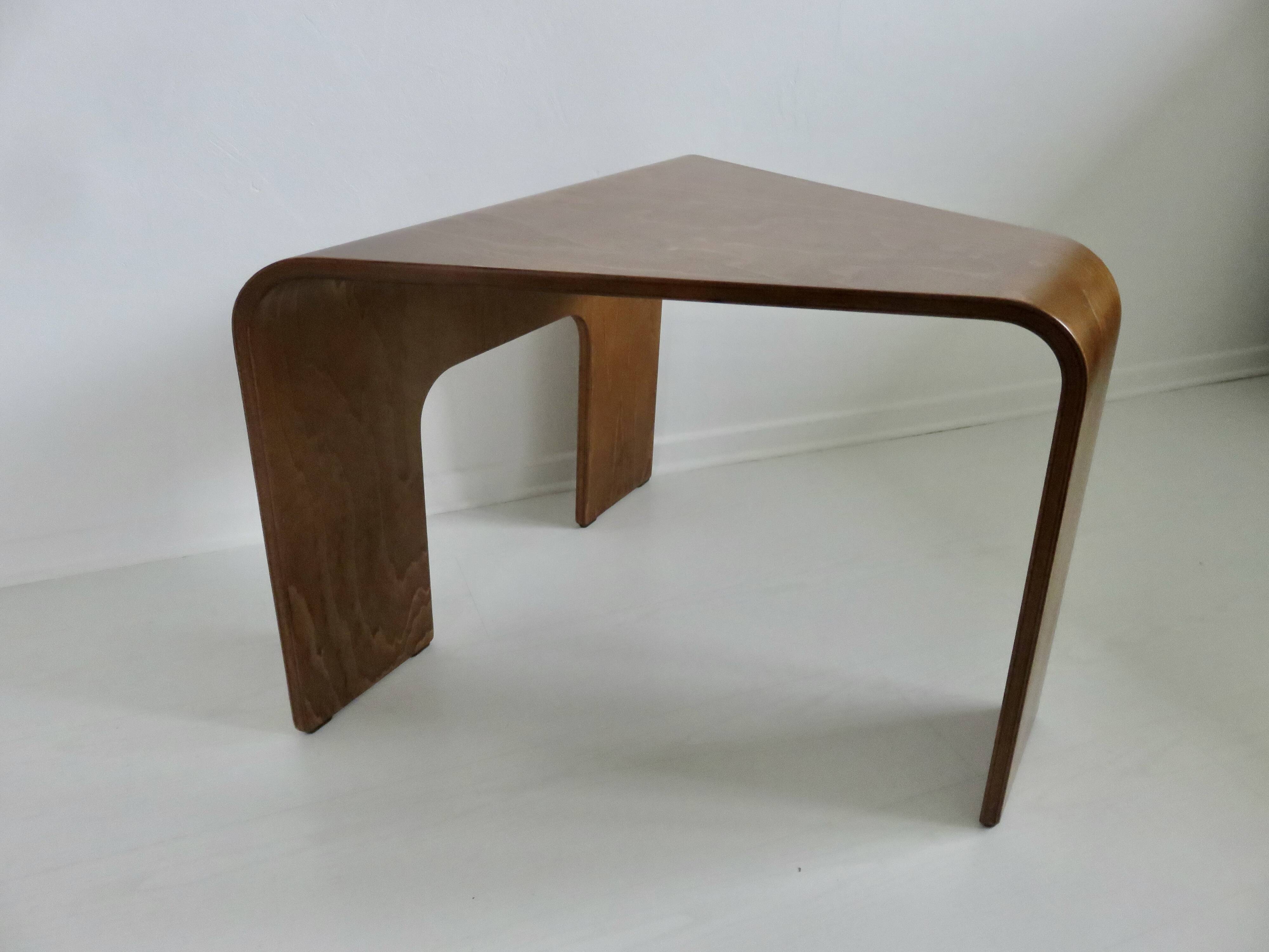 Table basse scandinave en bois cintré années 70
