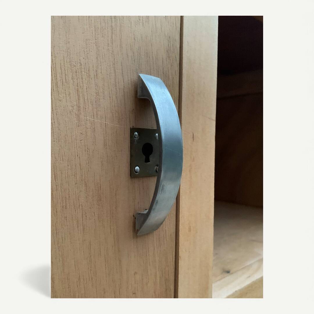 Armoire parisienne asymétrique bois brut 1950