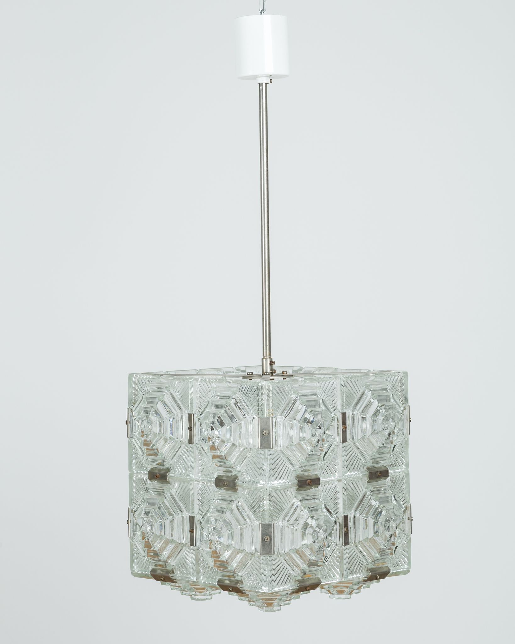Suspension en cube de verre taillé de Kamenický Šenov, années 1950