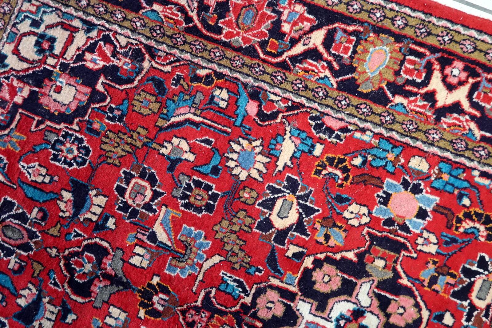 Ancient Persian Kashan carpet, handmade, 131 cm x 205 cm, 1920s.