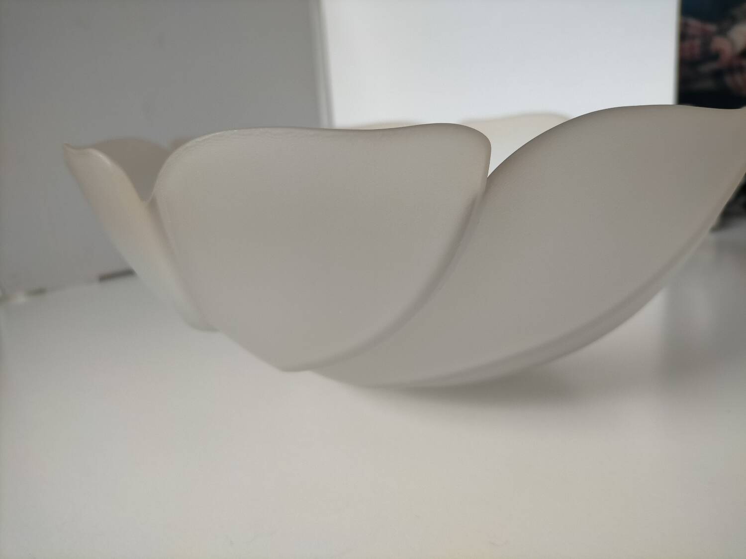 Suspension lampshade in opaline glass