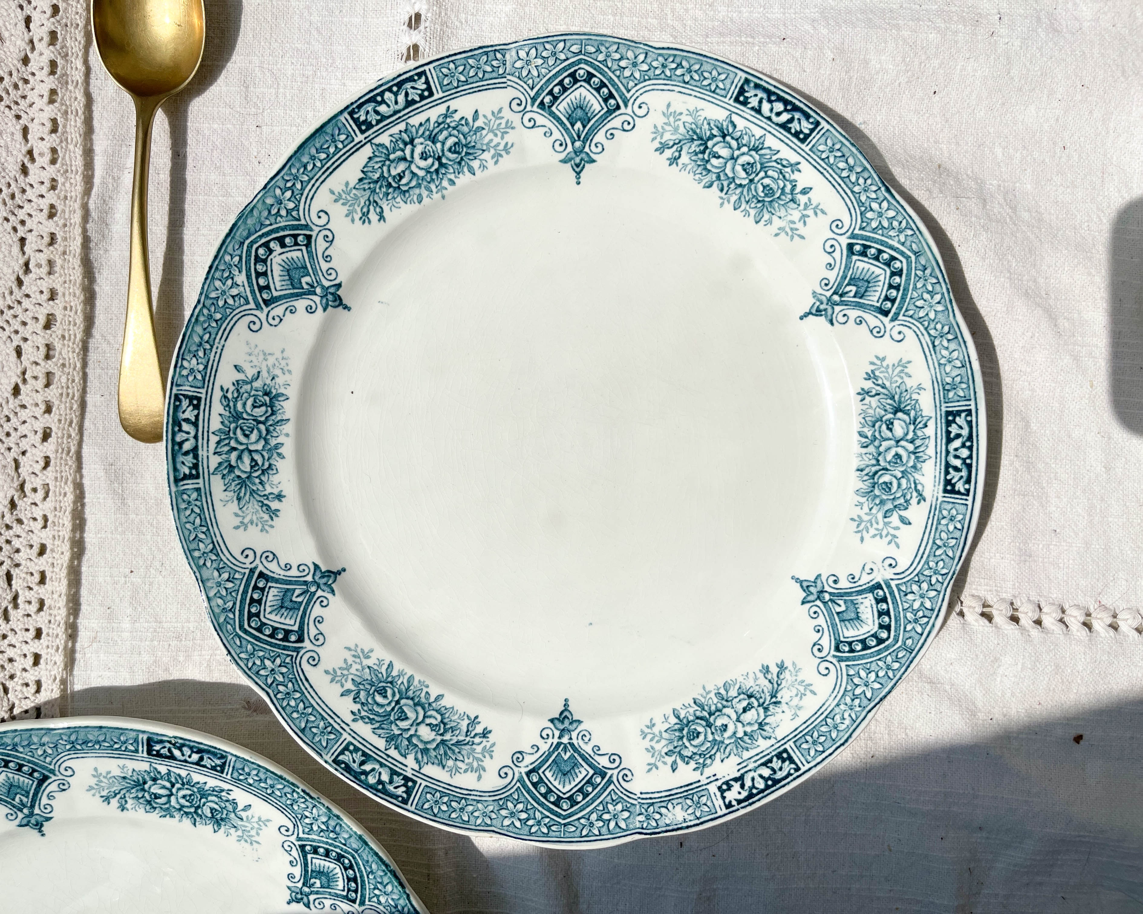 6 vintage flat plates iron earth onnaing model "spring"