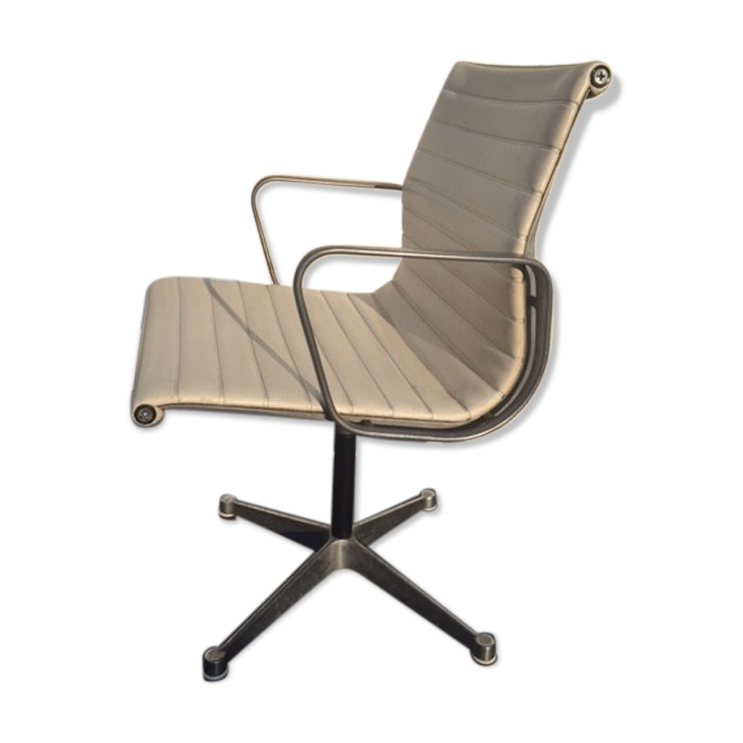 EA 107 armchair by Charles et Ray Eames for Herman Miller 1950