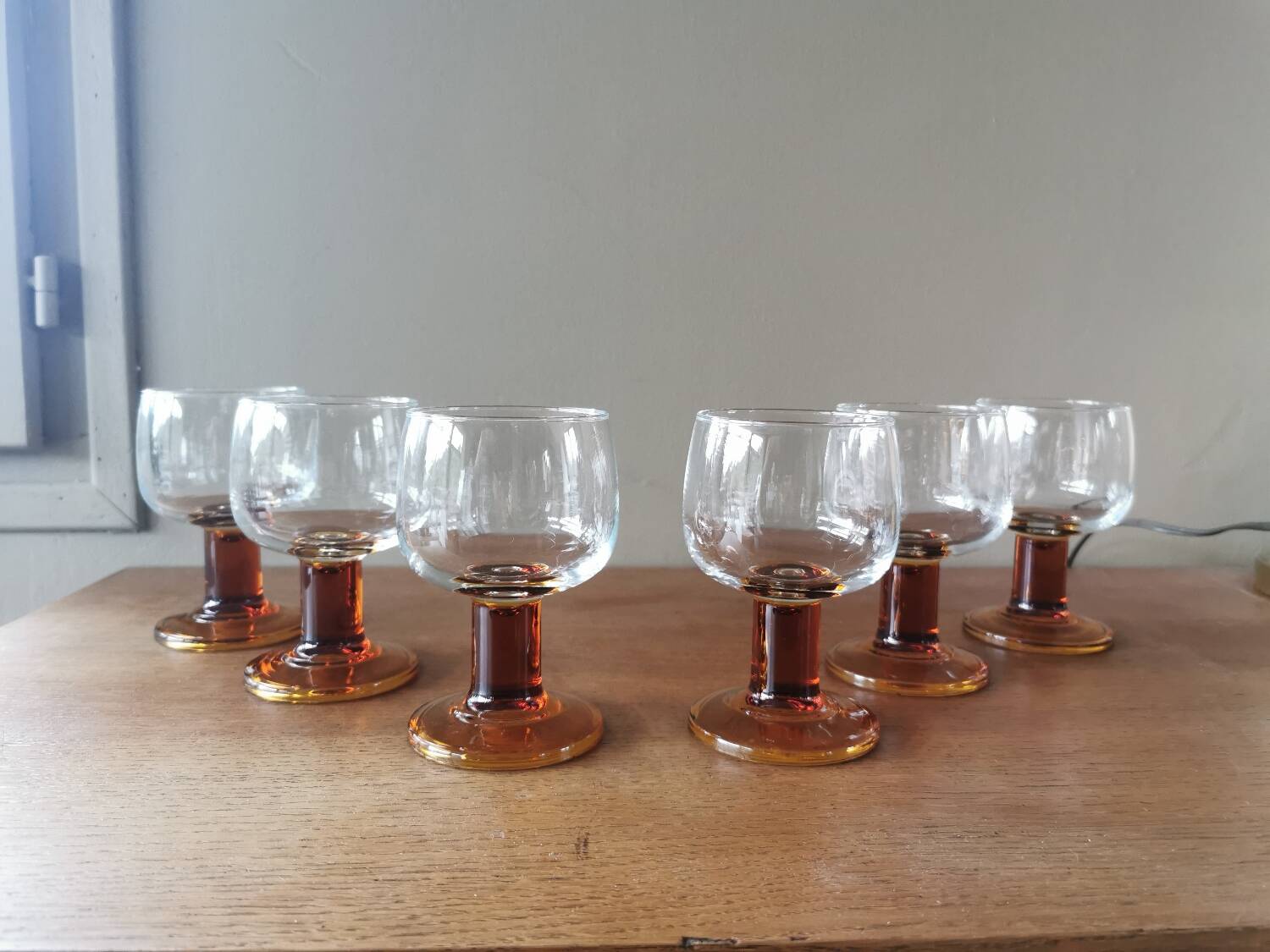 Set of 6 vintage stemmed glasses, amber base