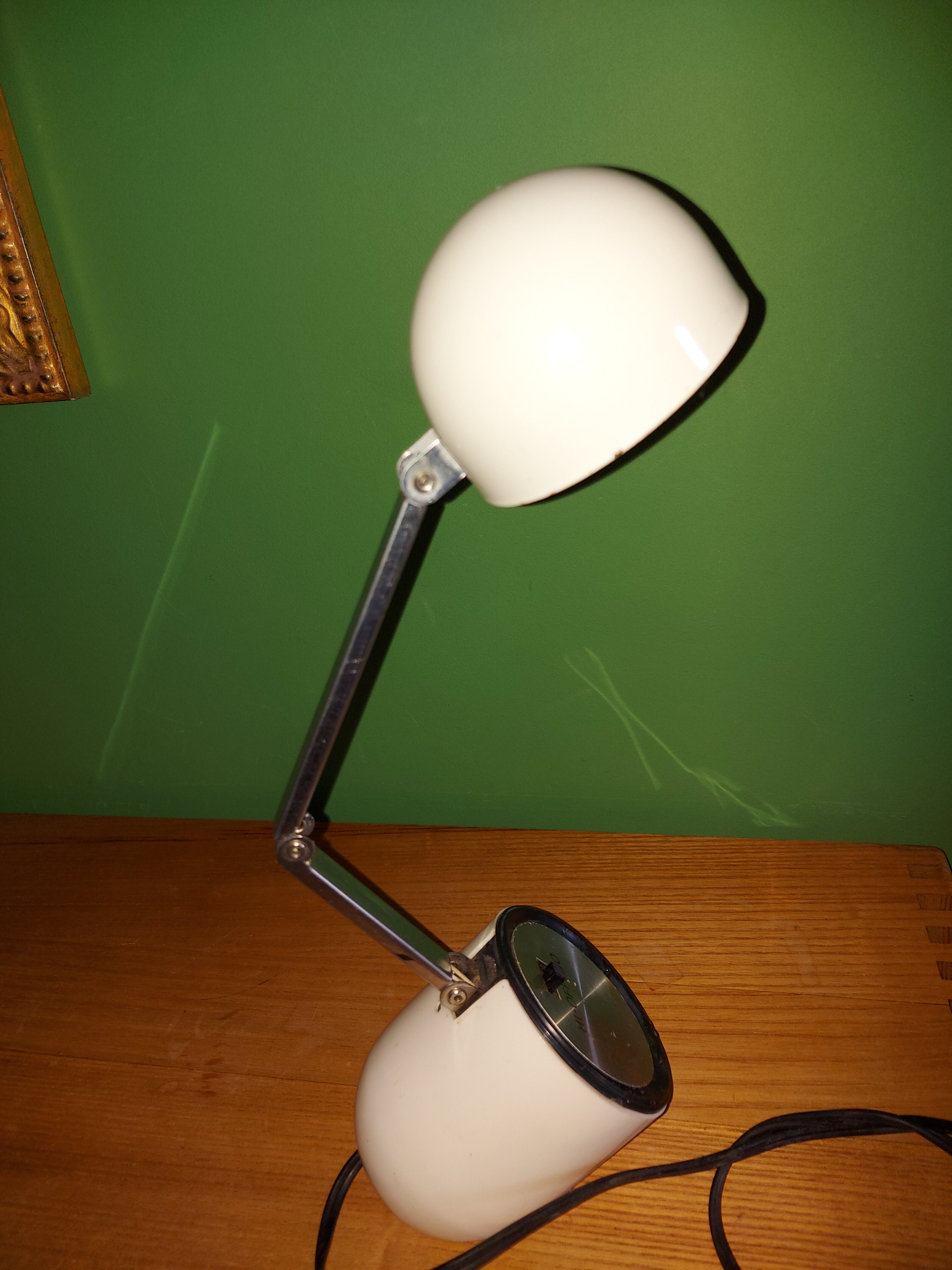 Well-lite vintage lamp
