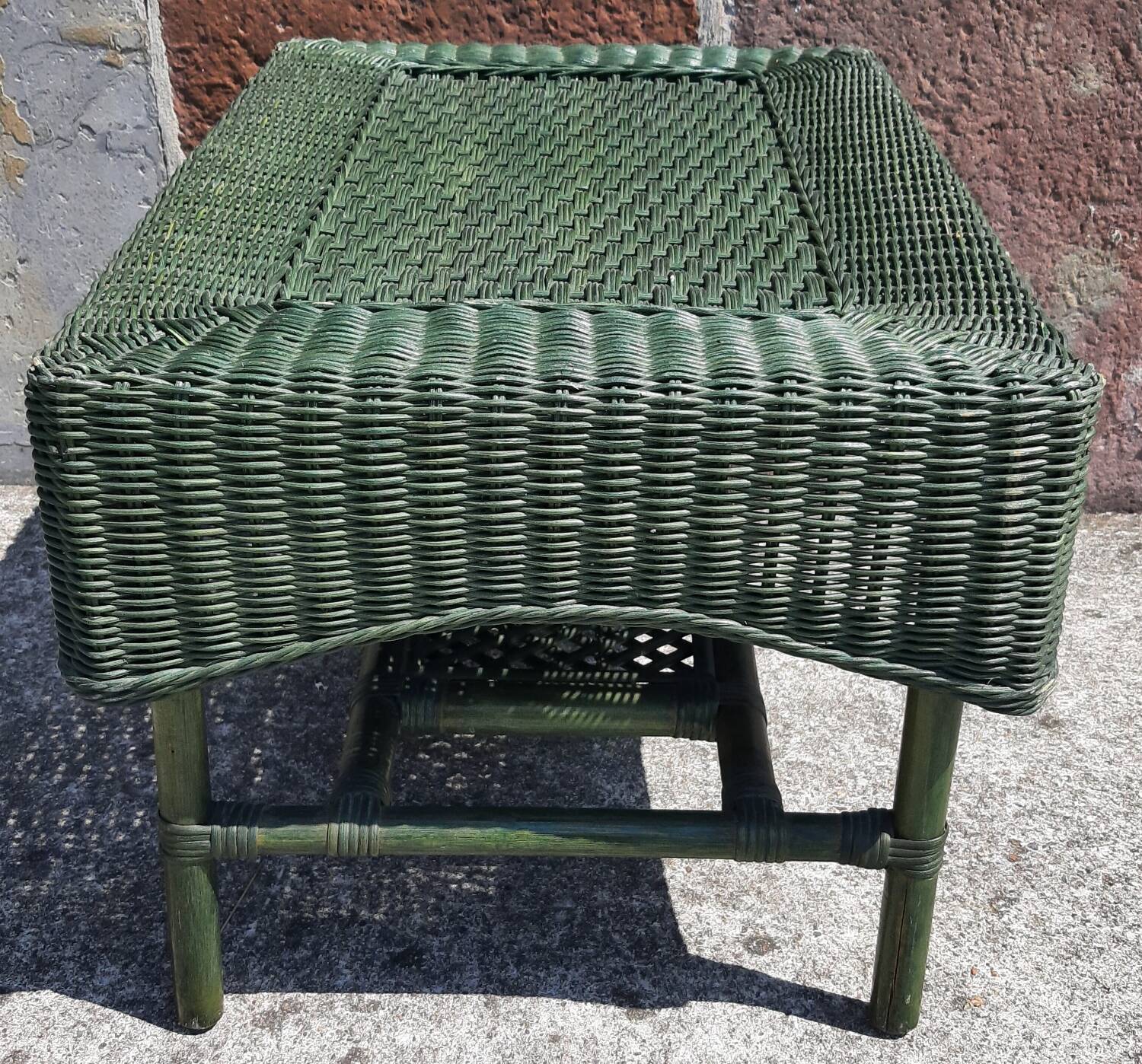 Salon de jardin complet en rotin. (Sofa, fauteuils x 2, table basse)