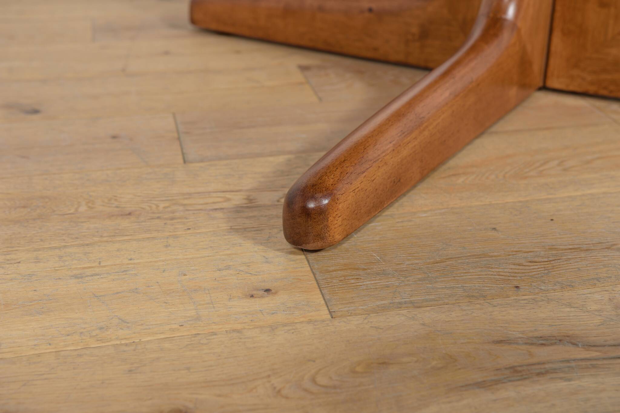 Mid-Century Round Walnut Extendable Dining Table, United Knigdom, 1950s