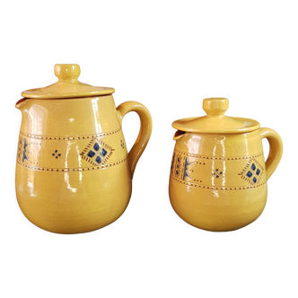 2 small ochre pitchers with lid
