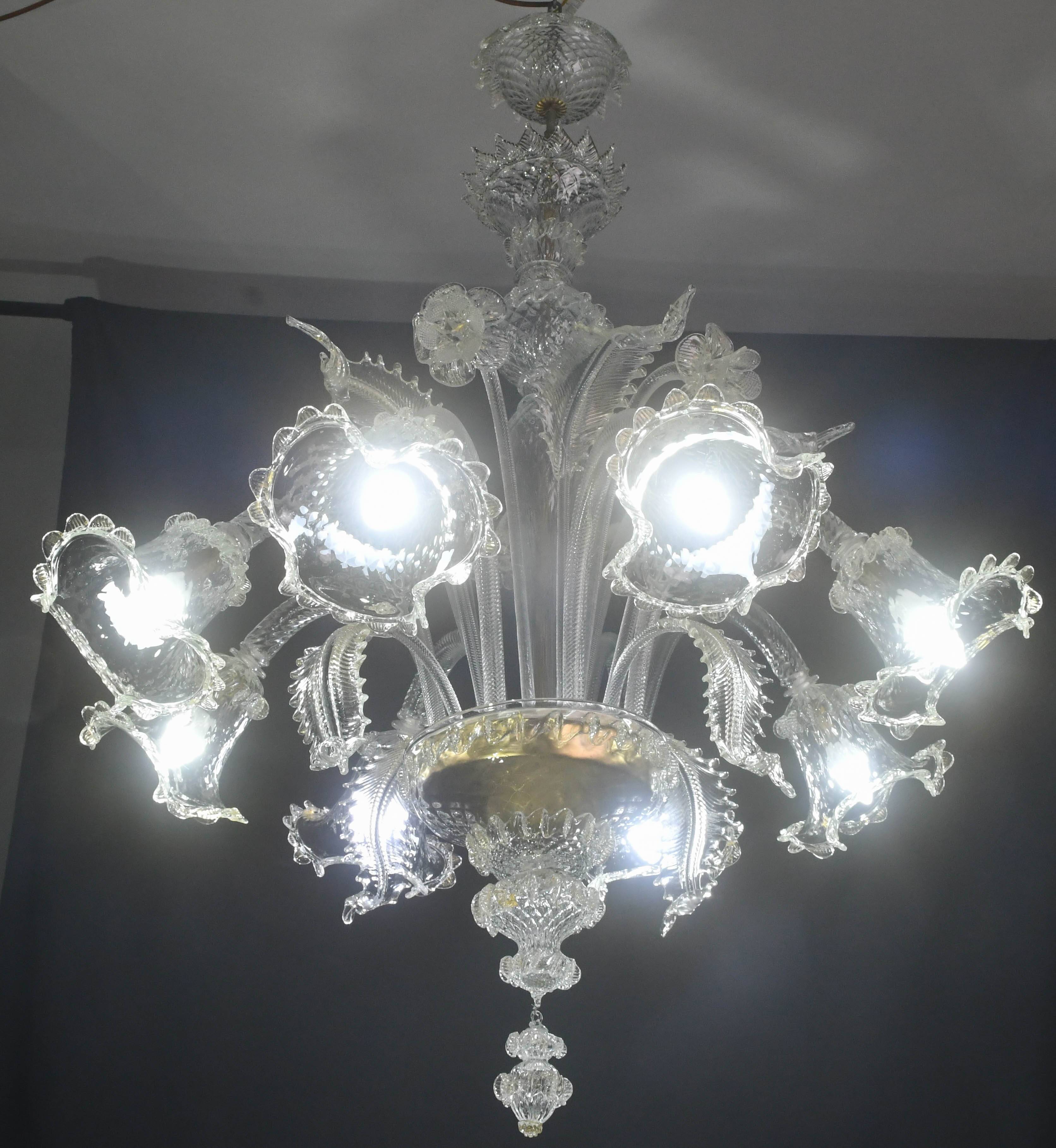 Wonderful large size Venetian chandelier, transparent and gold Murano glass
