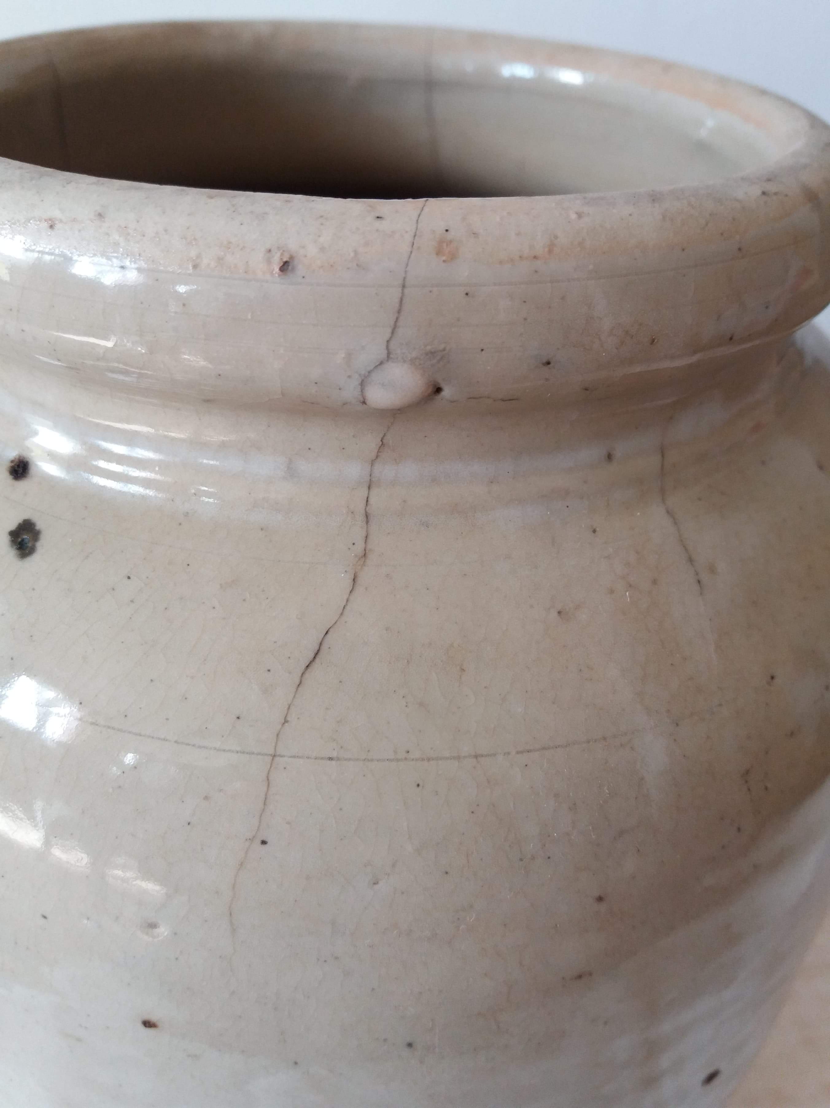 Canned pot in glazed sandstone